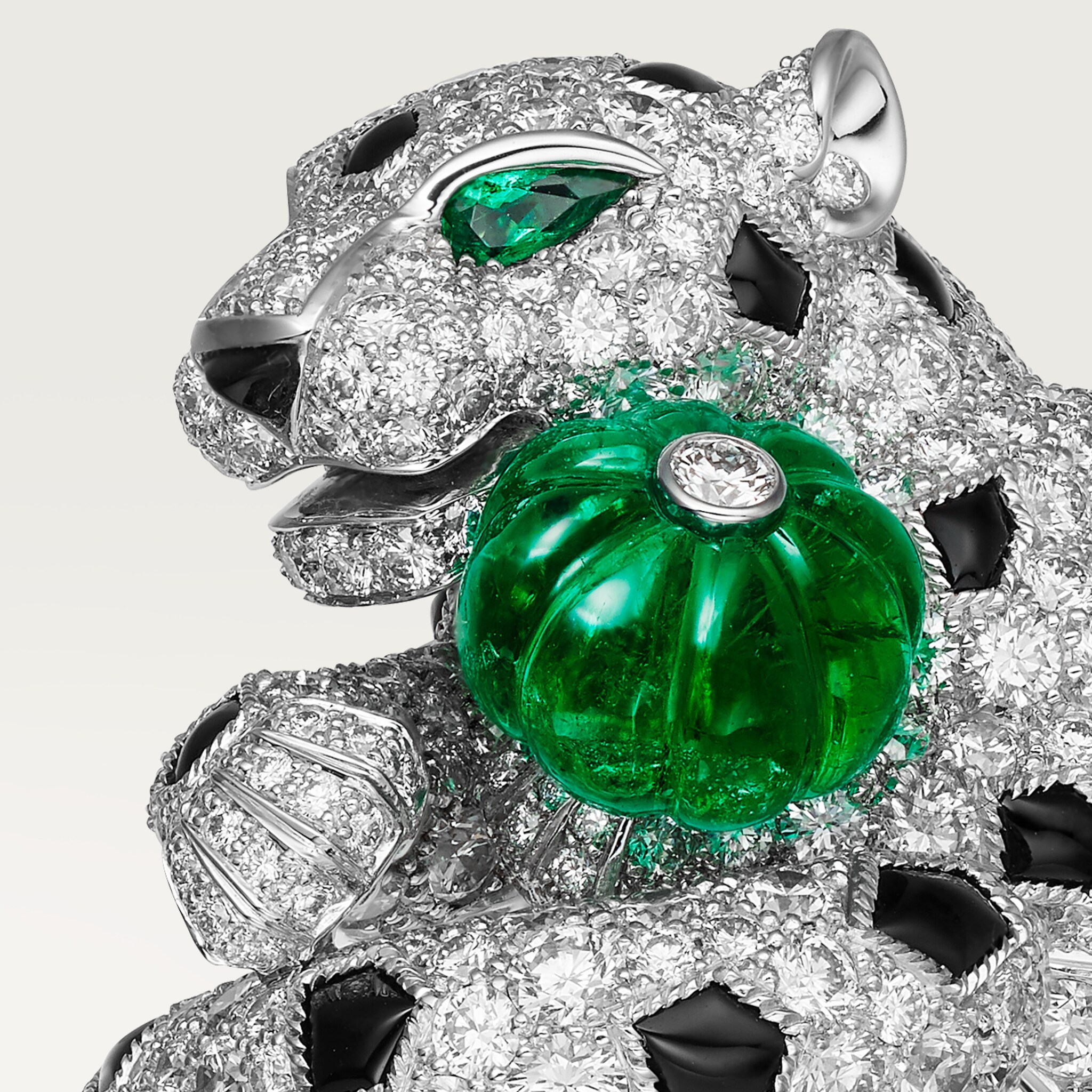 Panth&egrave;re de Cartier ring, melon-cut emerald, paved, image 5