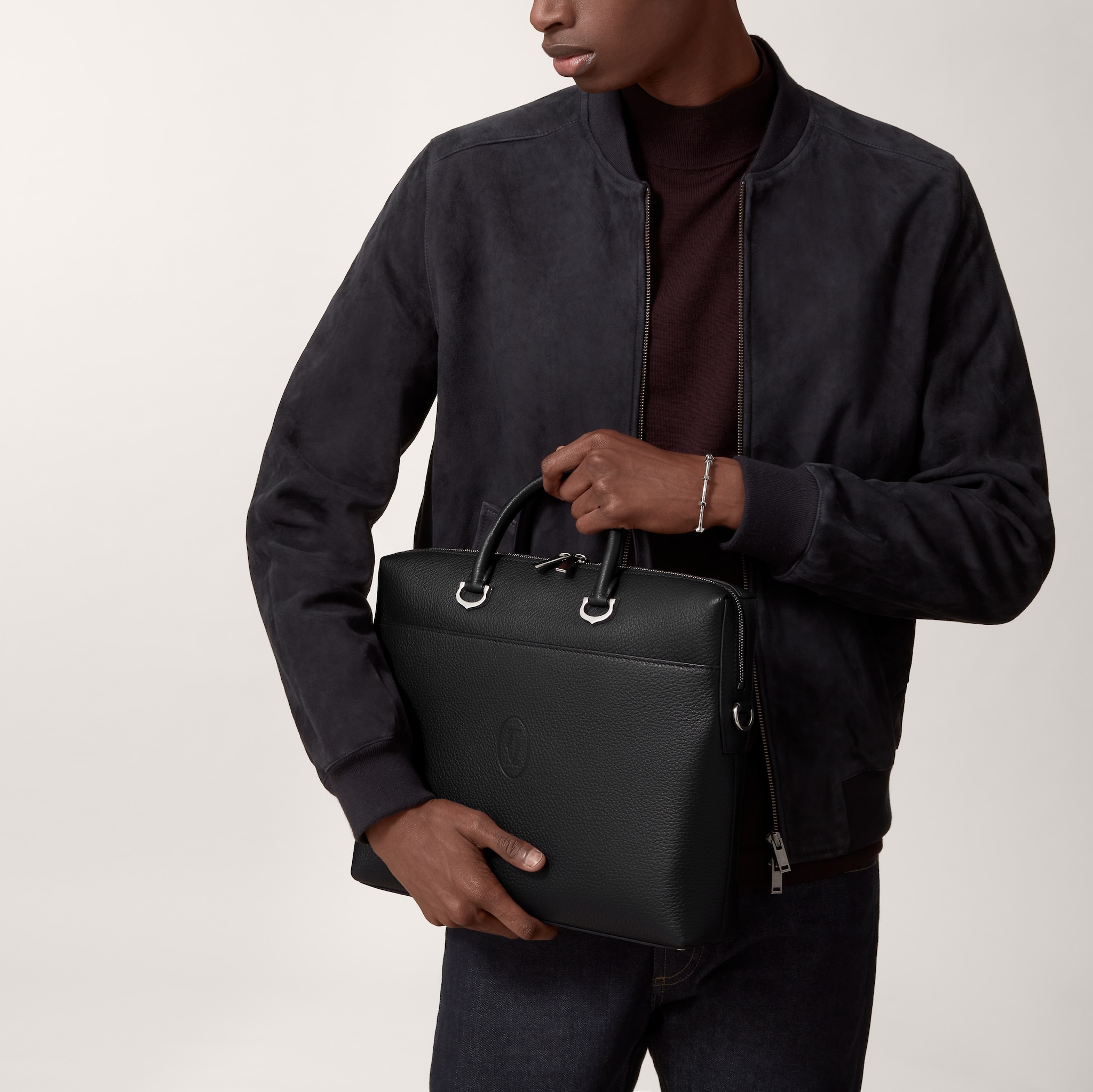 Small briefcase, Must