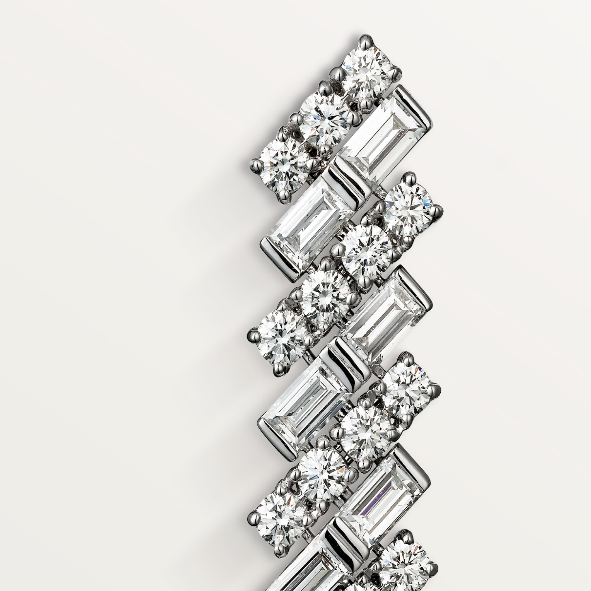 Reflection de Cartier earrings, diamonds