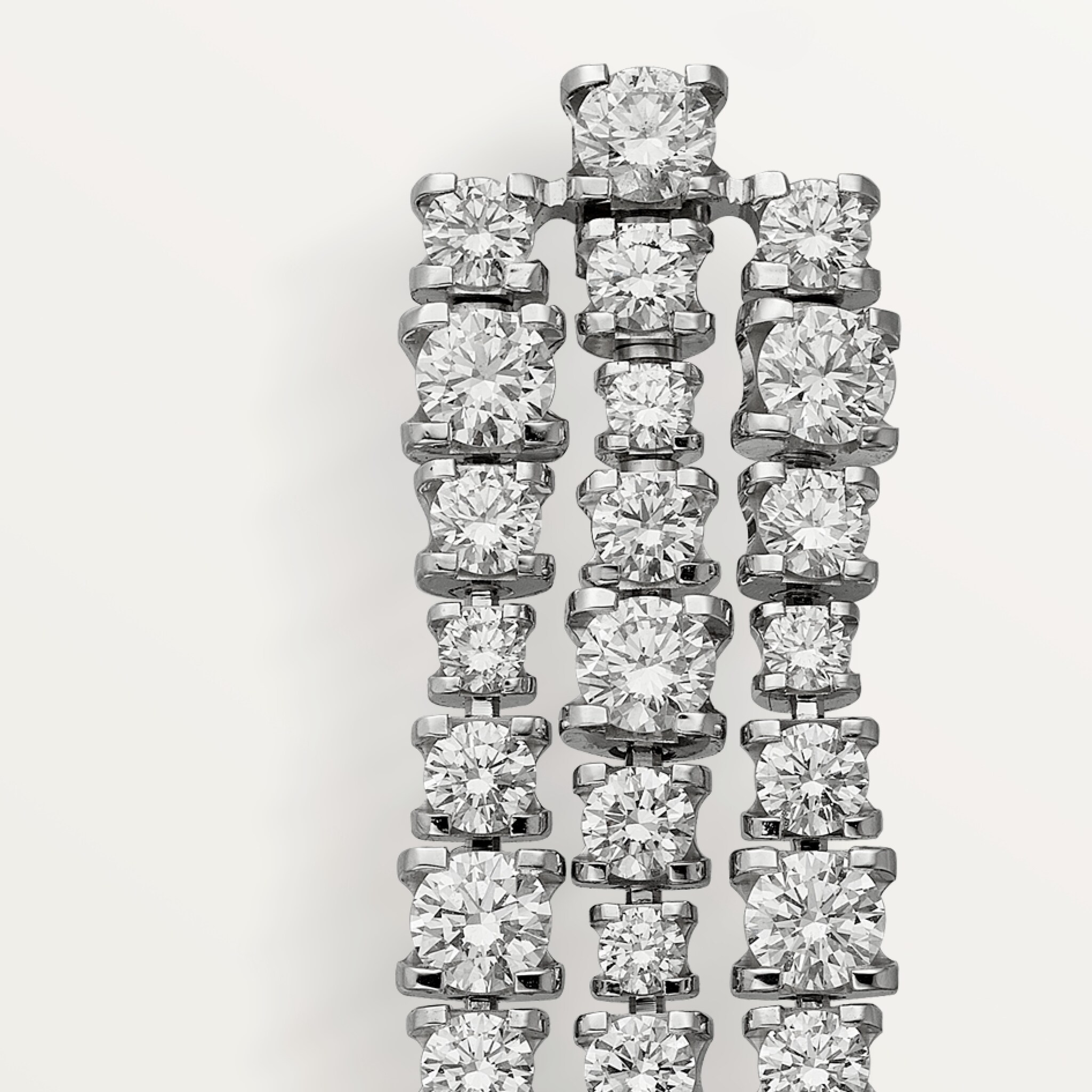 Lignes Essentielles earrings, brilliant-cut diamonds