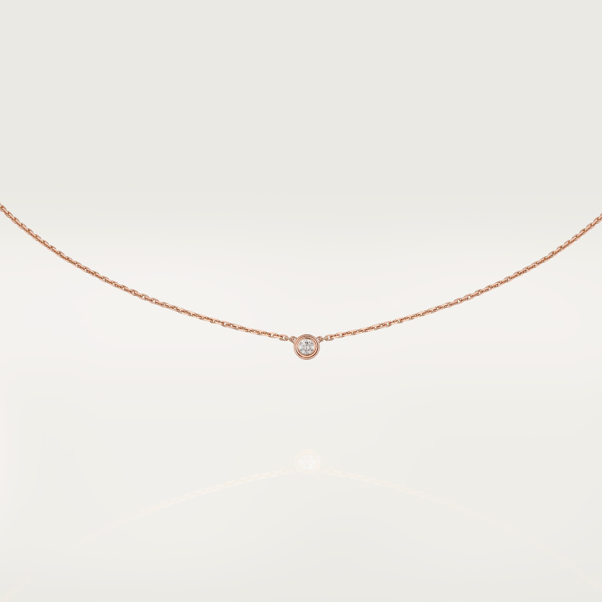 حلية متدلّية "كارتييه دامور"، ماسة بقطع بريانت الحديث البرّاق، موديل الحجم الصغير جدًّا