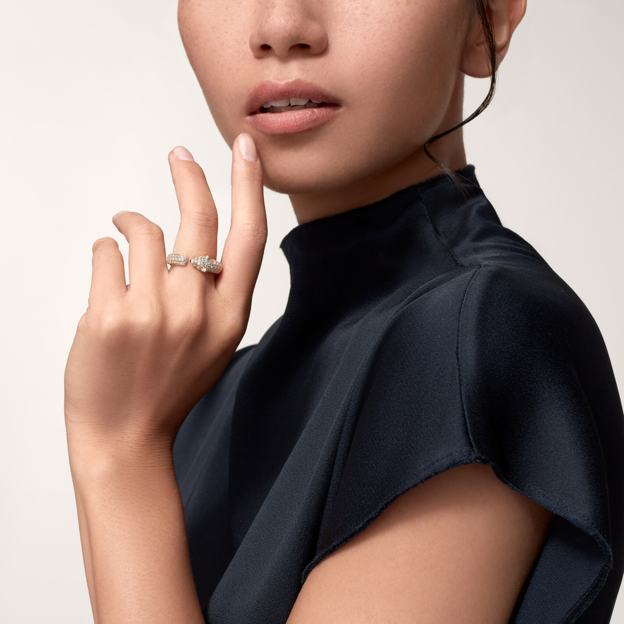 Panth&egrave;re de Cartier ring, small model, paved