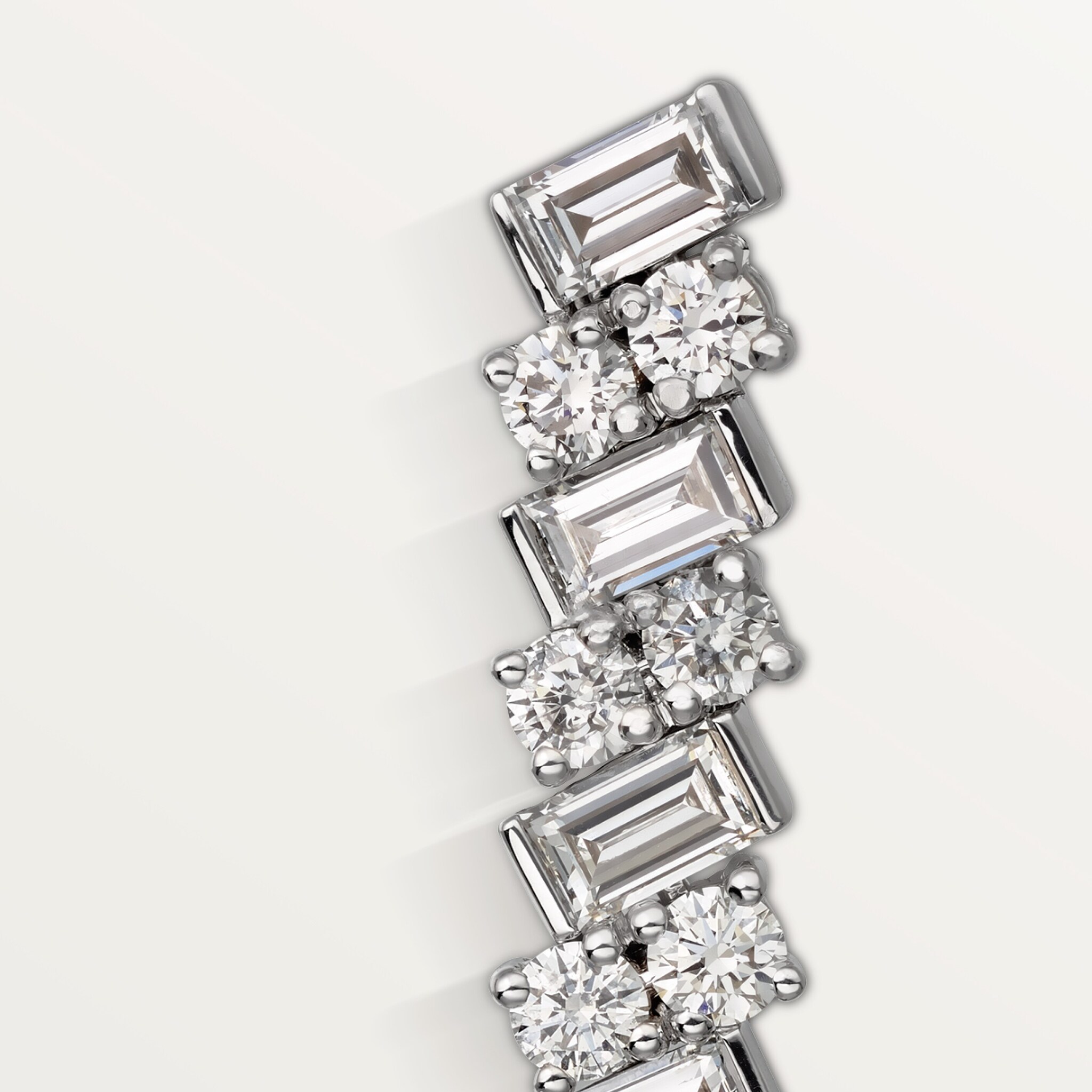 Reflection de Cartier earrings, diamonds