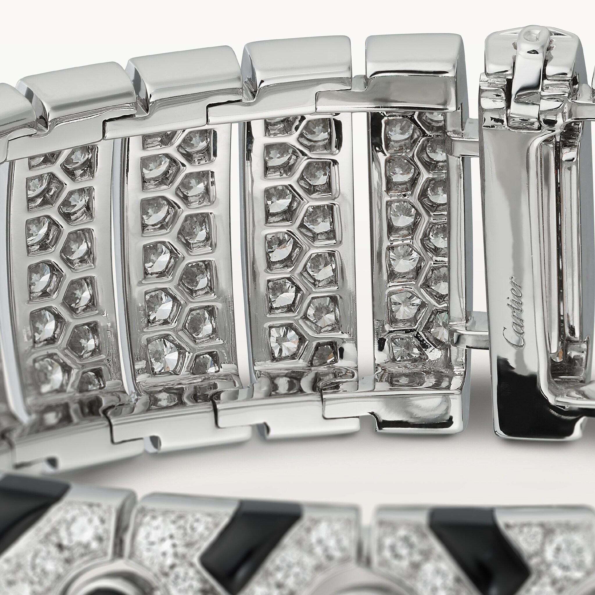 Panth&egrave;re de Cartier cuff, emerald, paved