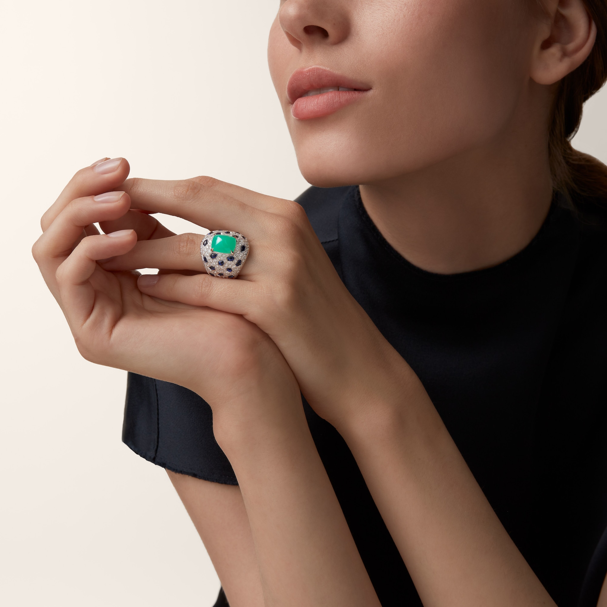 Panth&egrave;re de Cartier ring, sugarloaf-cut chrysoprase, paved 