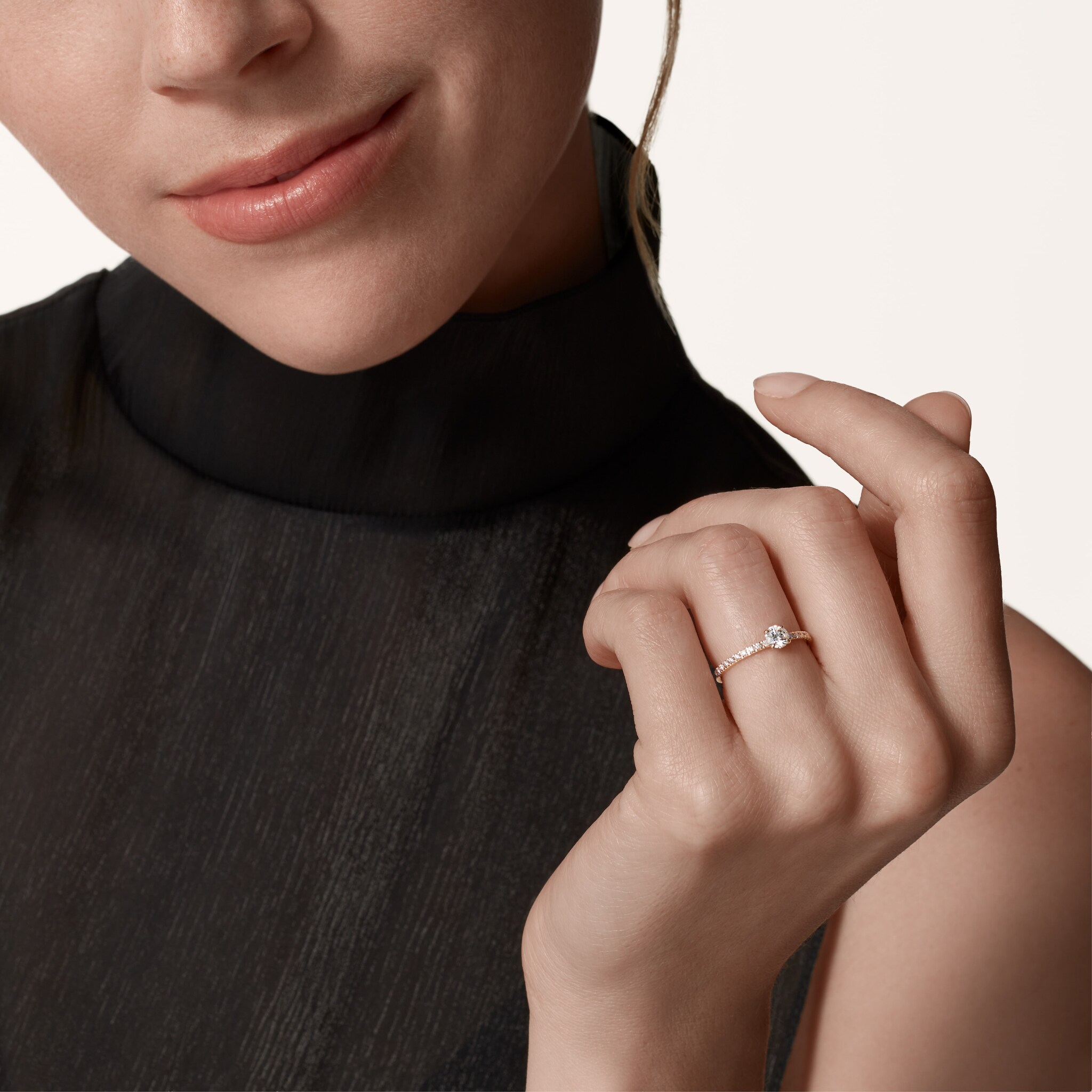 Etincelle de Cartier solitaire, brilliant-cut diamond, paved 