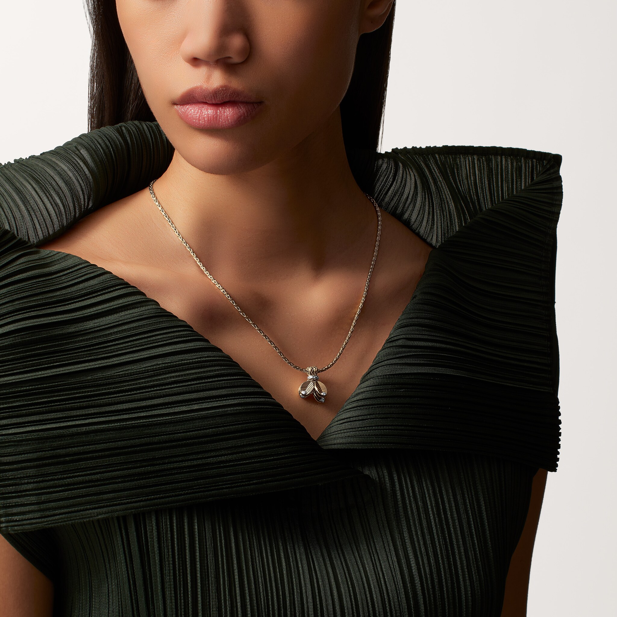 Grain de Caf&eacute; necklace