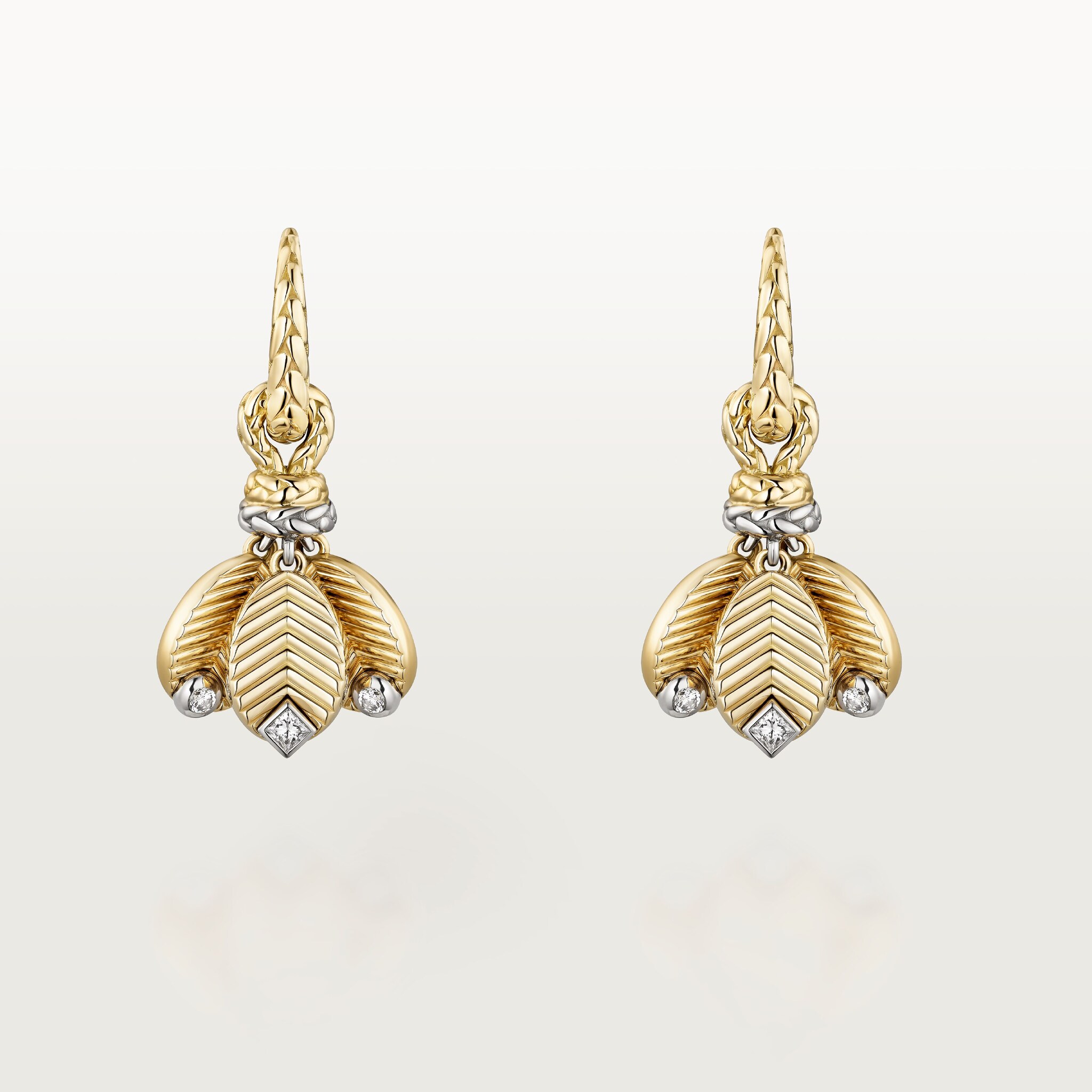 Grain de Caf&eacute; earrings, diamonds