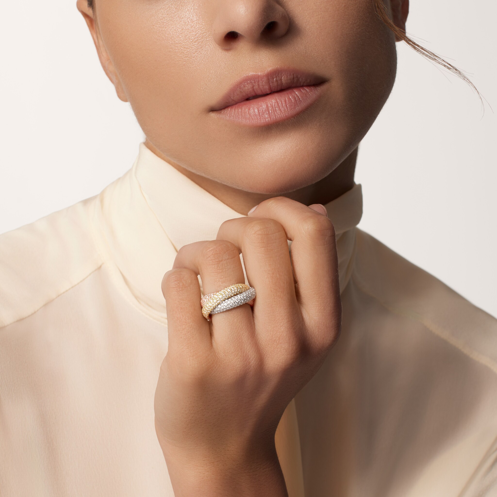 Trinity ring, large model, paved