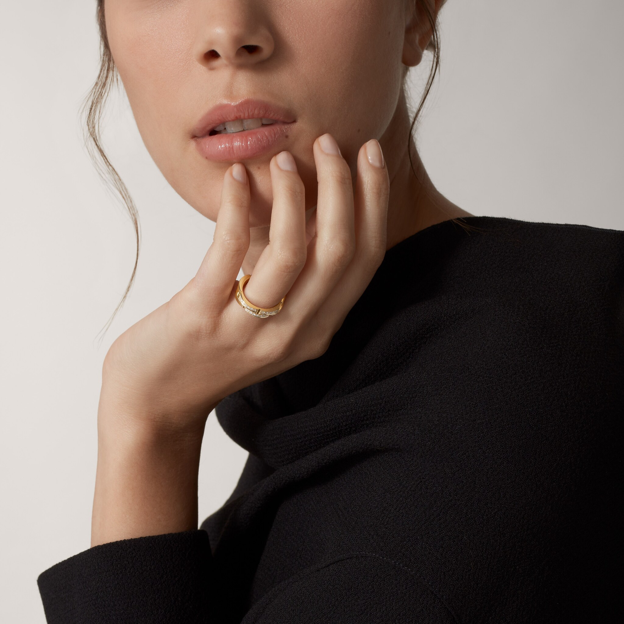 Maillon Panth&egrave;re wedding band, double row, half-paved