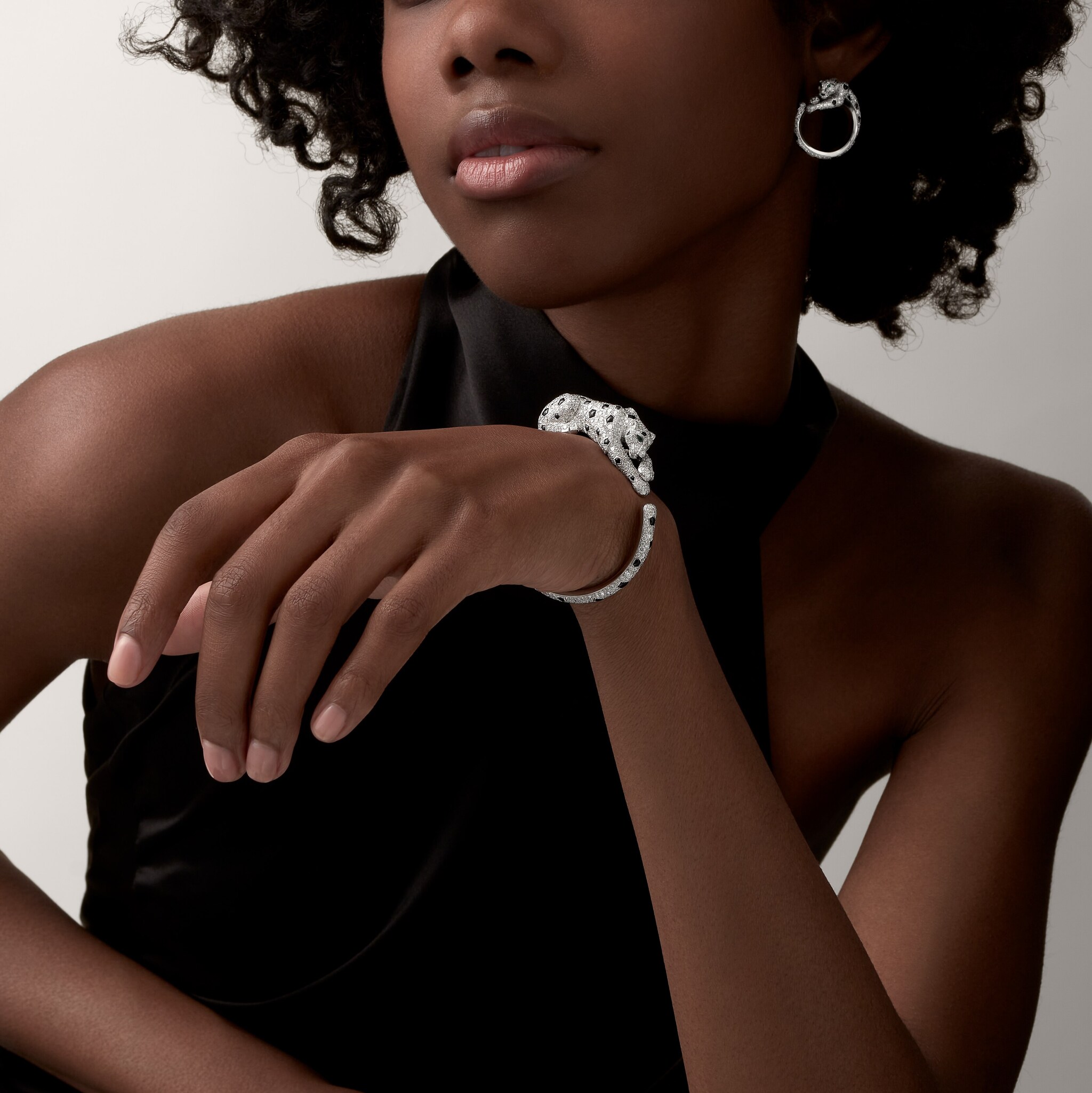 Panth&egrave;re de Cartier hoop earrings, paved