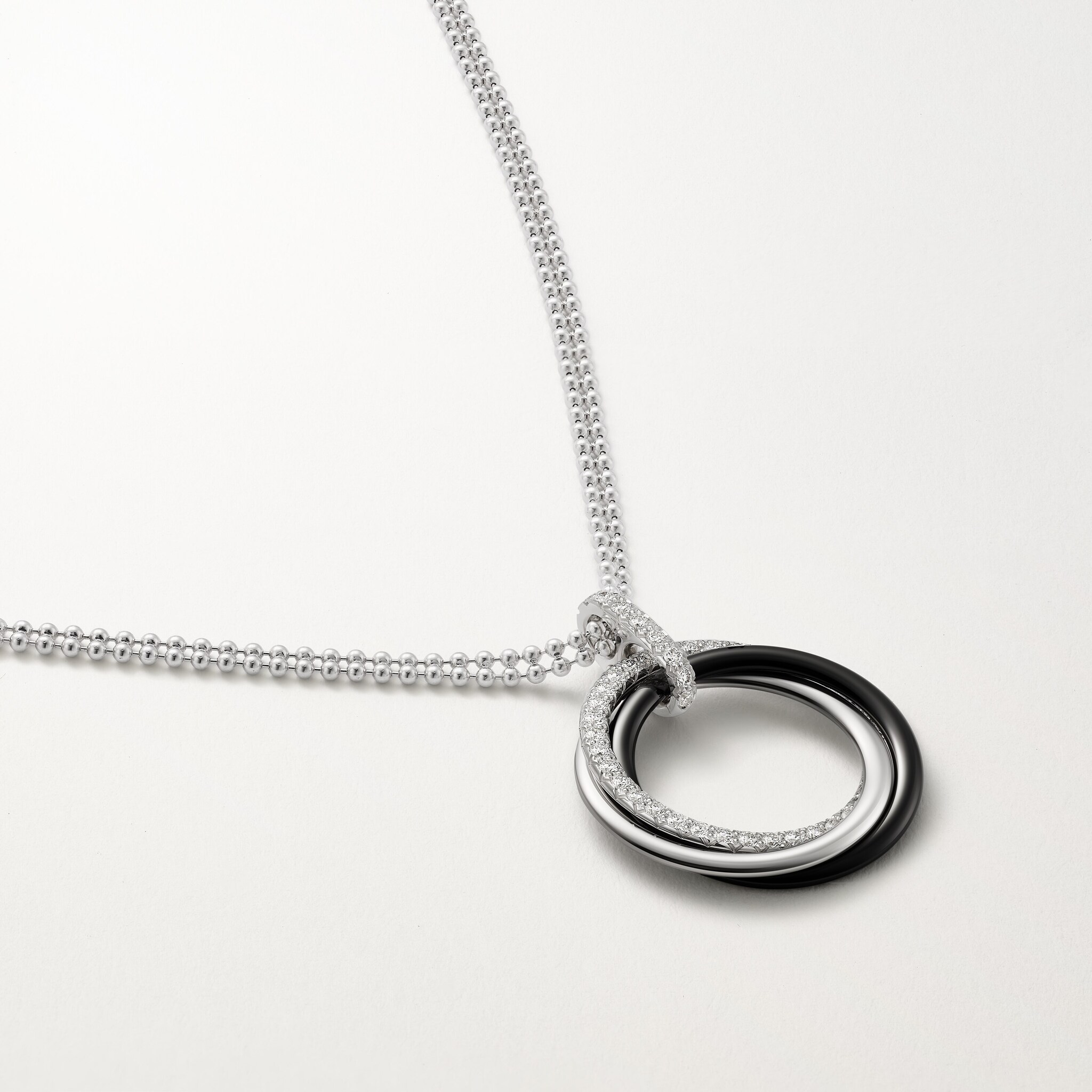 حلية متدلّية "ترينيتي"، سيراميك، ماس