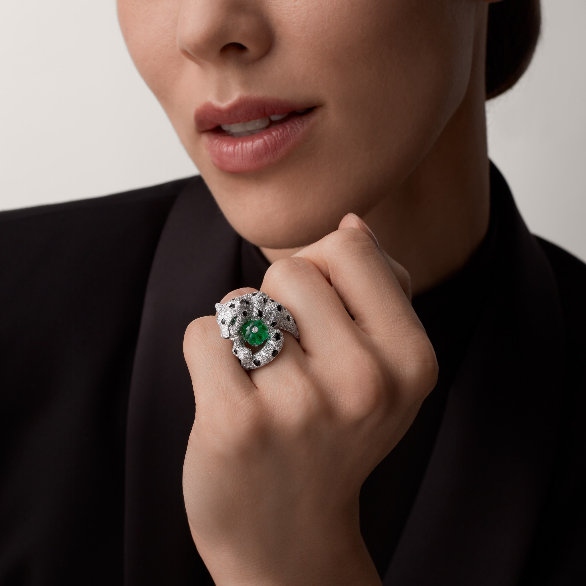 Panth&egrave;re de Cartier ring, melon-cut emerald, paved