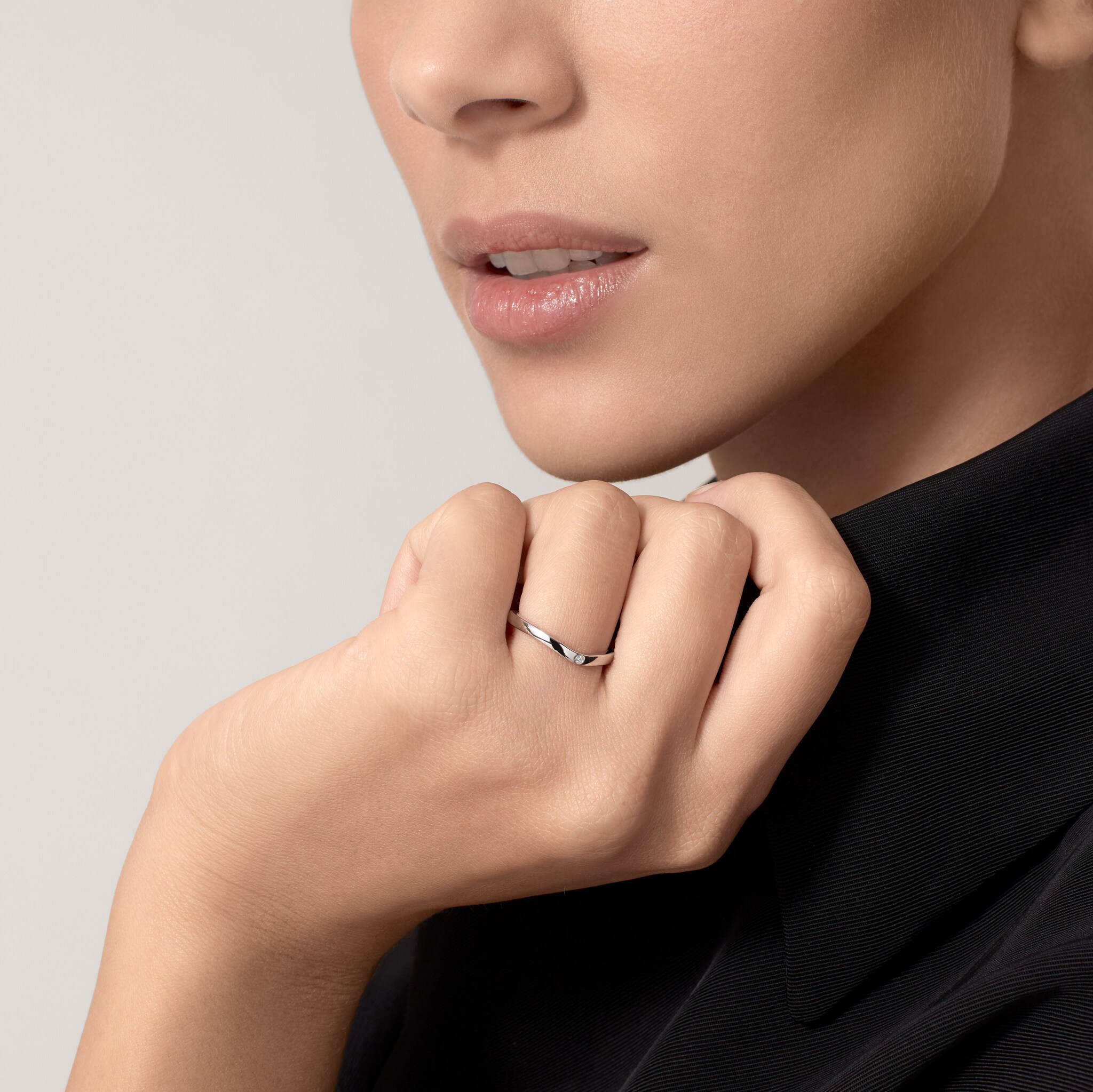 Ballerine wedding band, 2 mm width, 3 diamonds