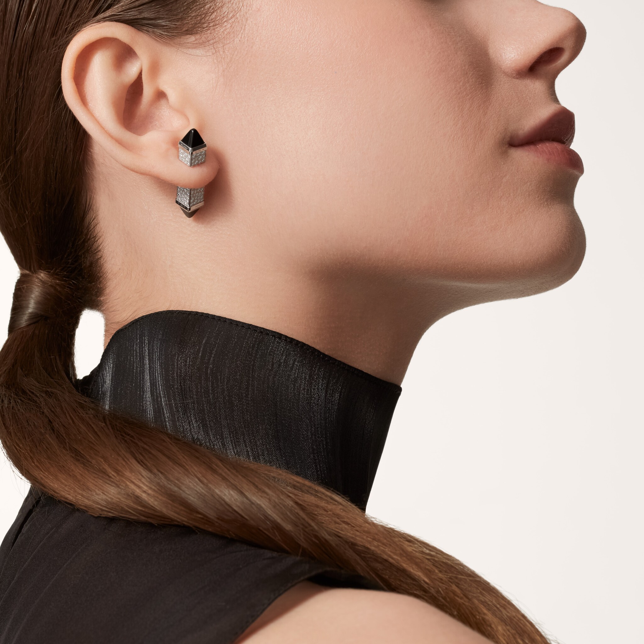 Les Berlingots de Cartier single earring, paved