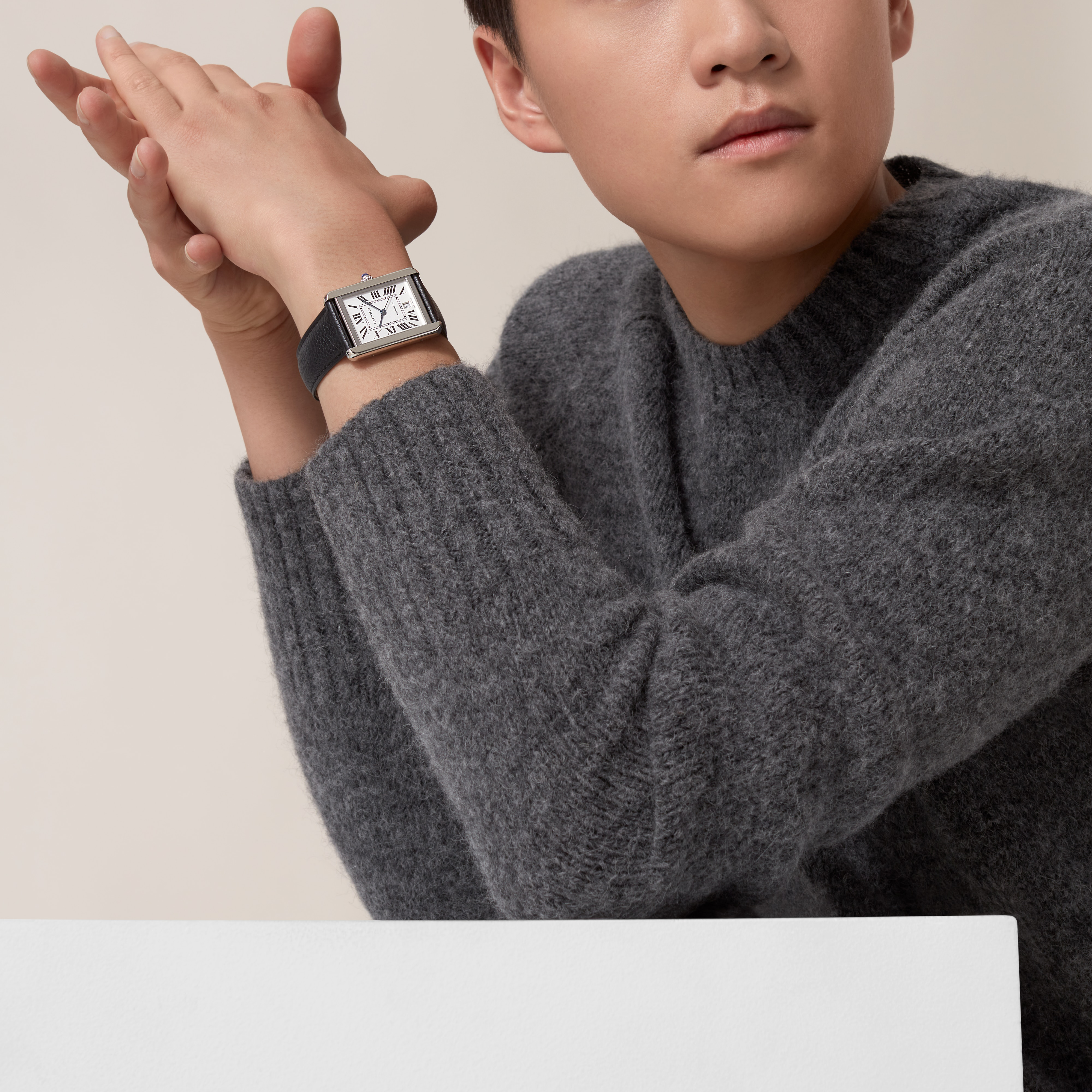 ساعة من مجموعة "تانك سولو"