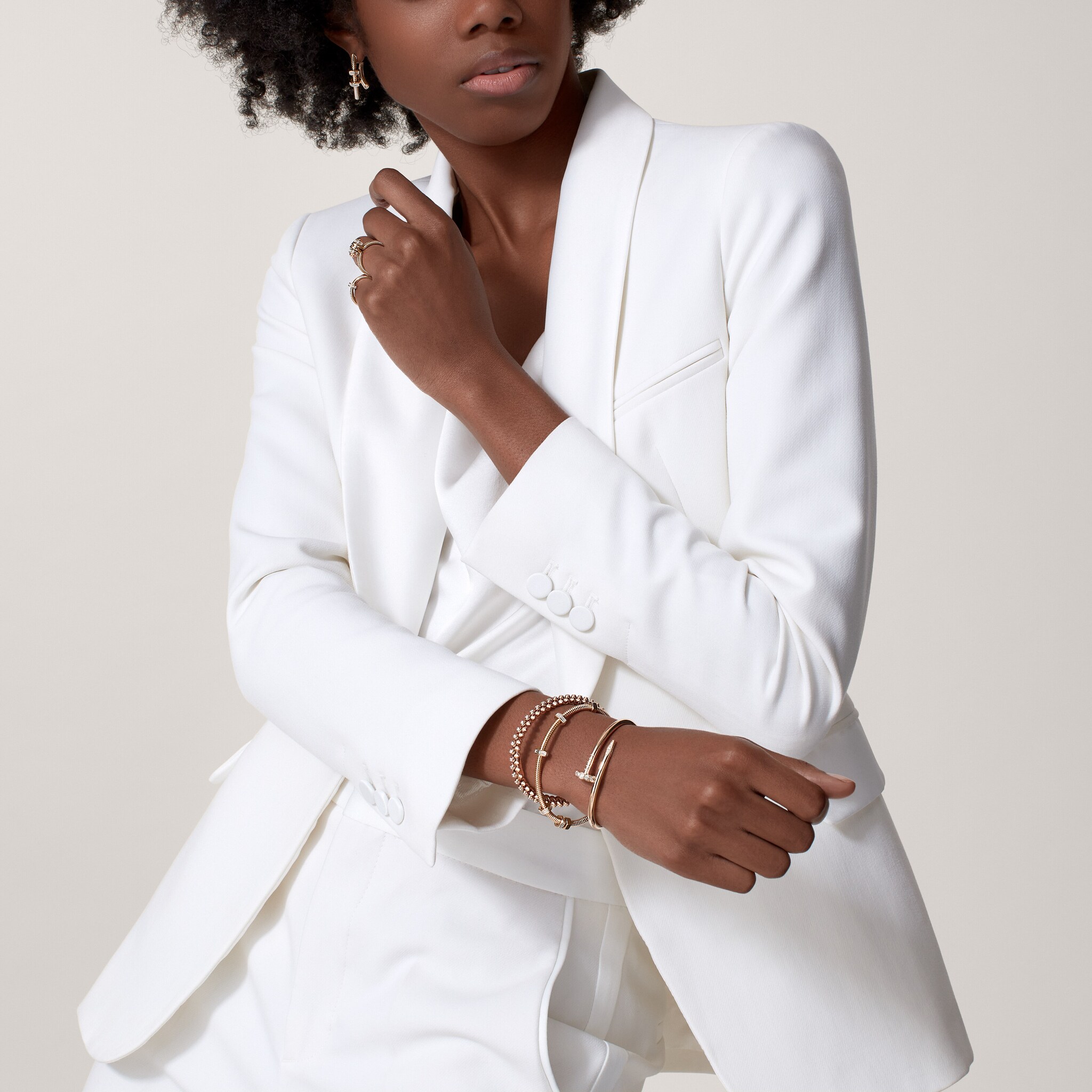 سوار "كلاش دو كارتييه"، موديل الحجم المتوسّط