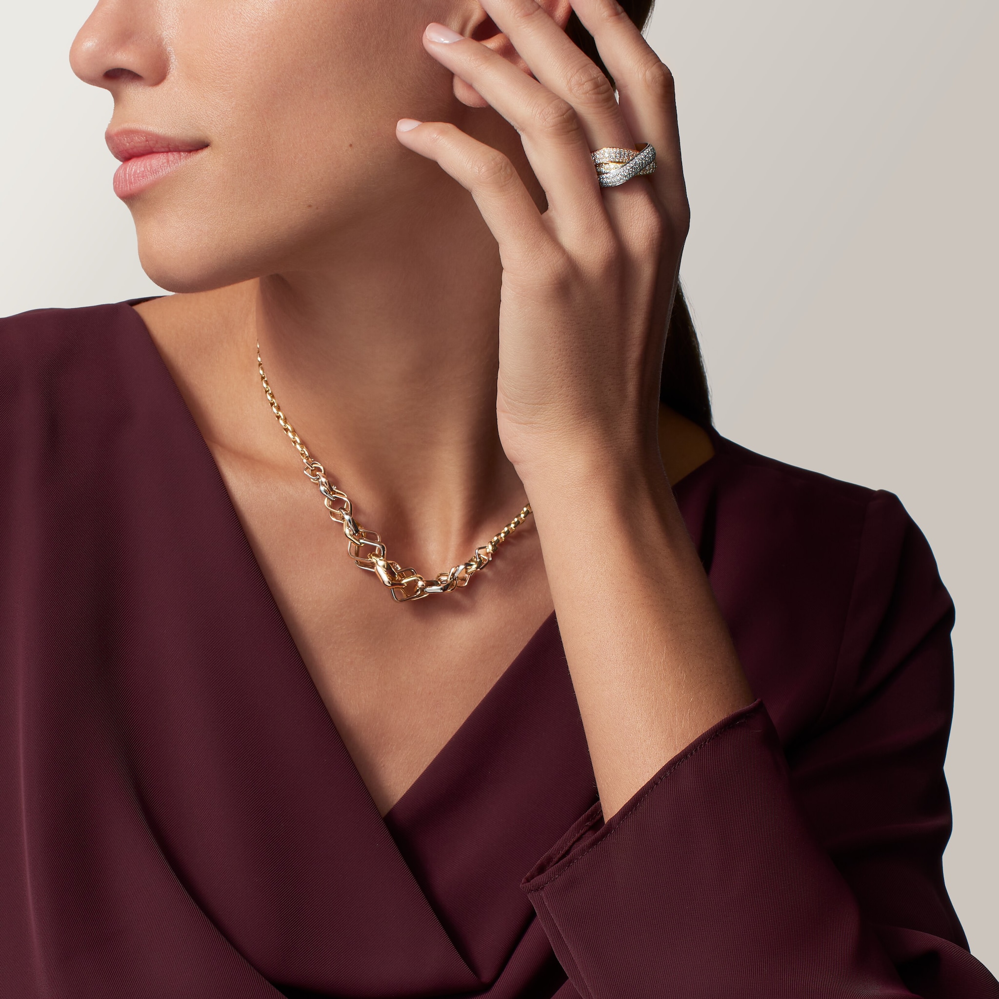 Trinity necklace, cushion-shaped, medium model, image 3