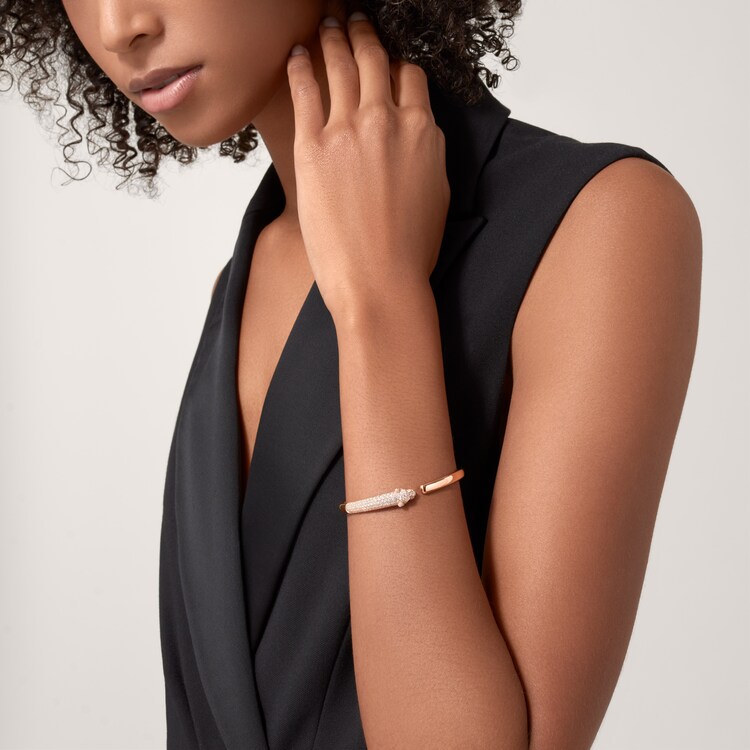 Cartier bracelet logo hotsell