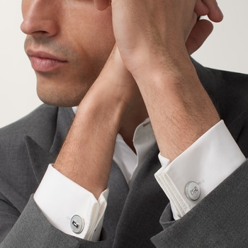 Double C de Cartier cufflinks in mother-of-pearl Double C de Cartier cufflinks in mother-of-pearl