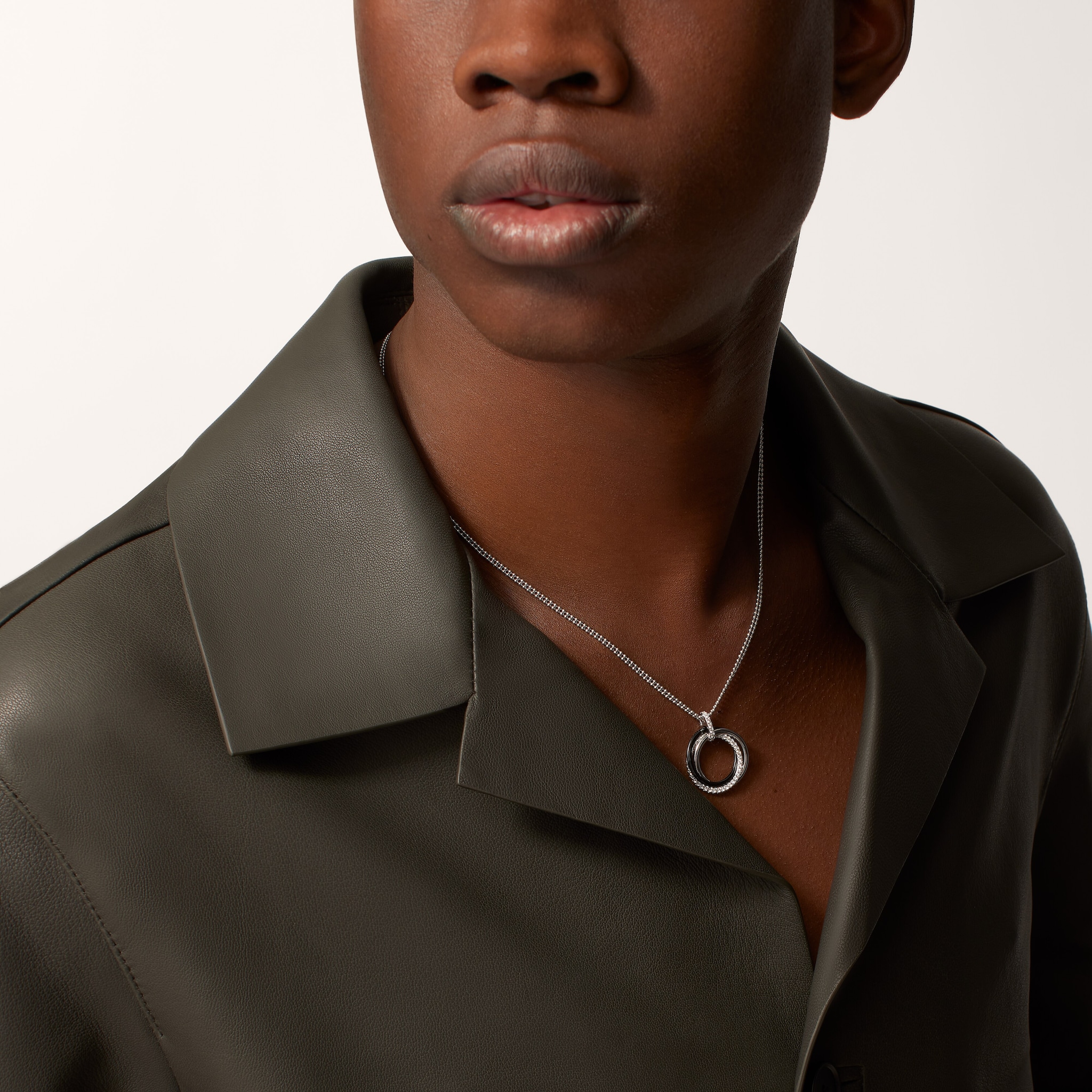 Trinity pendant, ceramic, diamonds