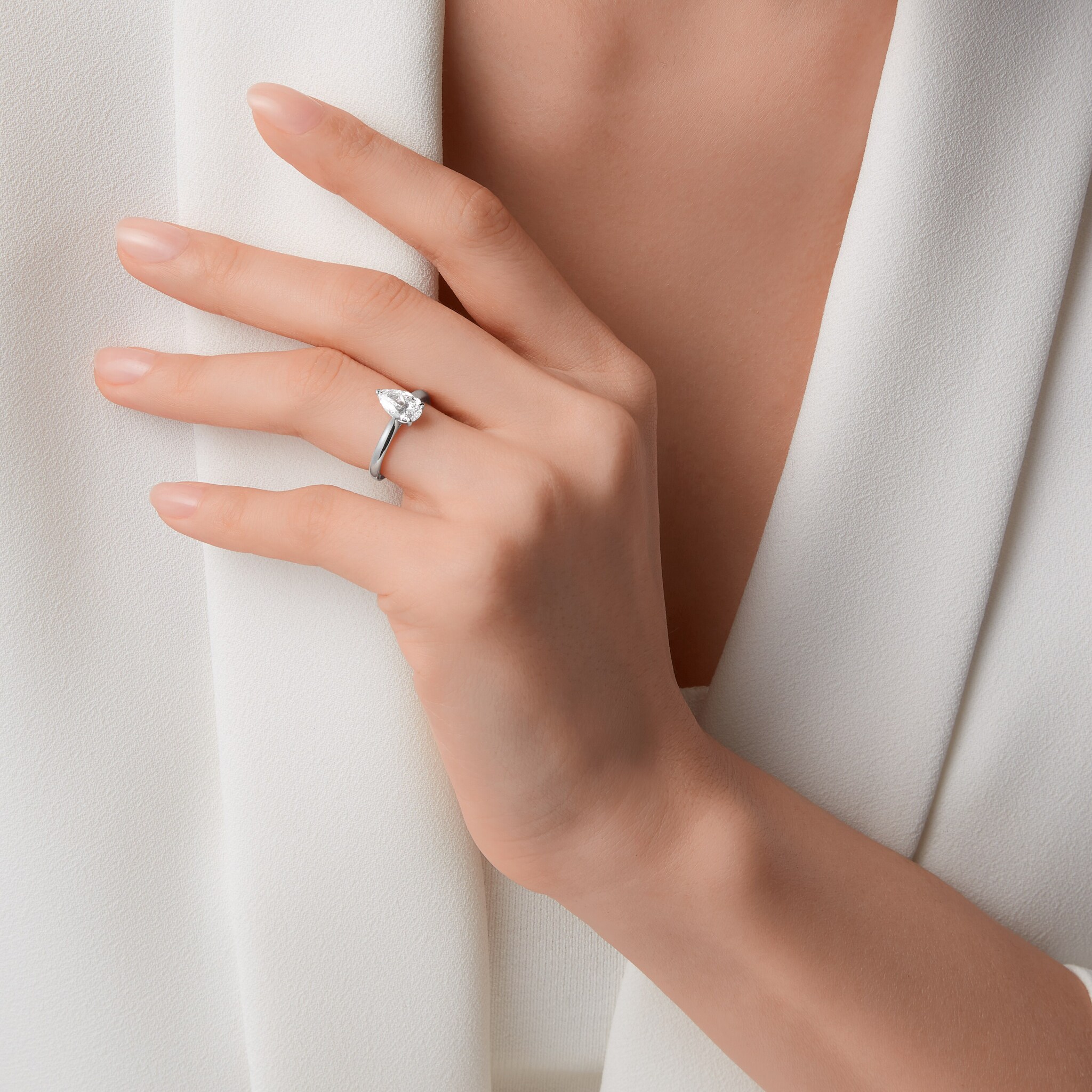 1895 solitaire, pear-shaped diamond