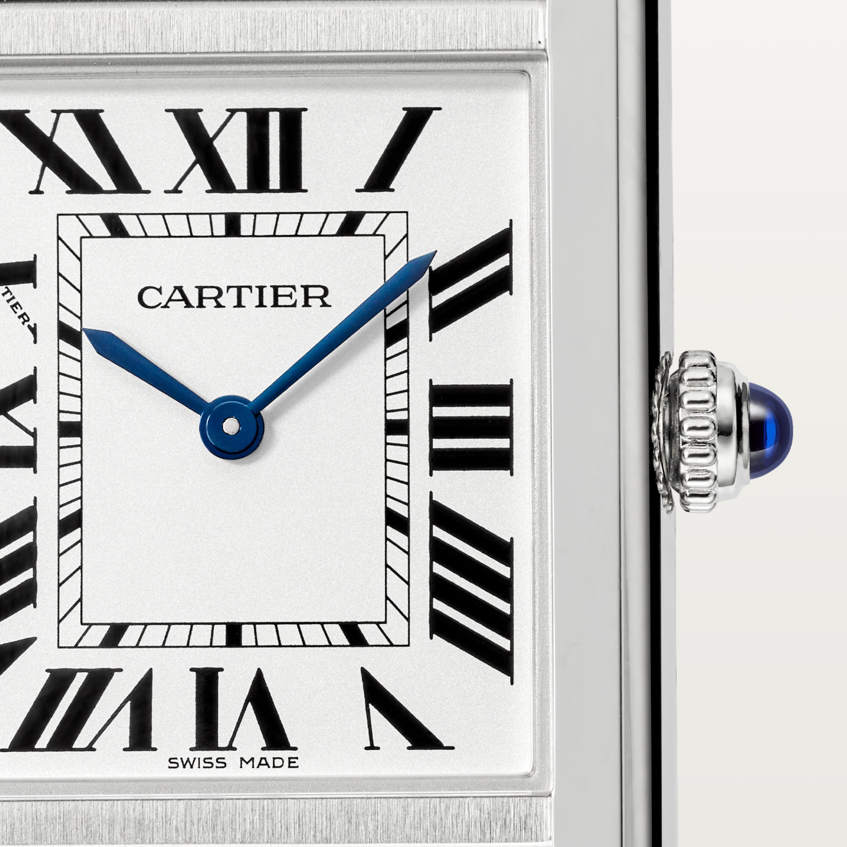 ساعة من مجموعة "تانك سولو"