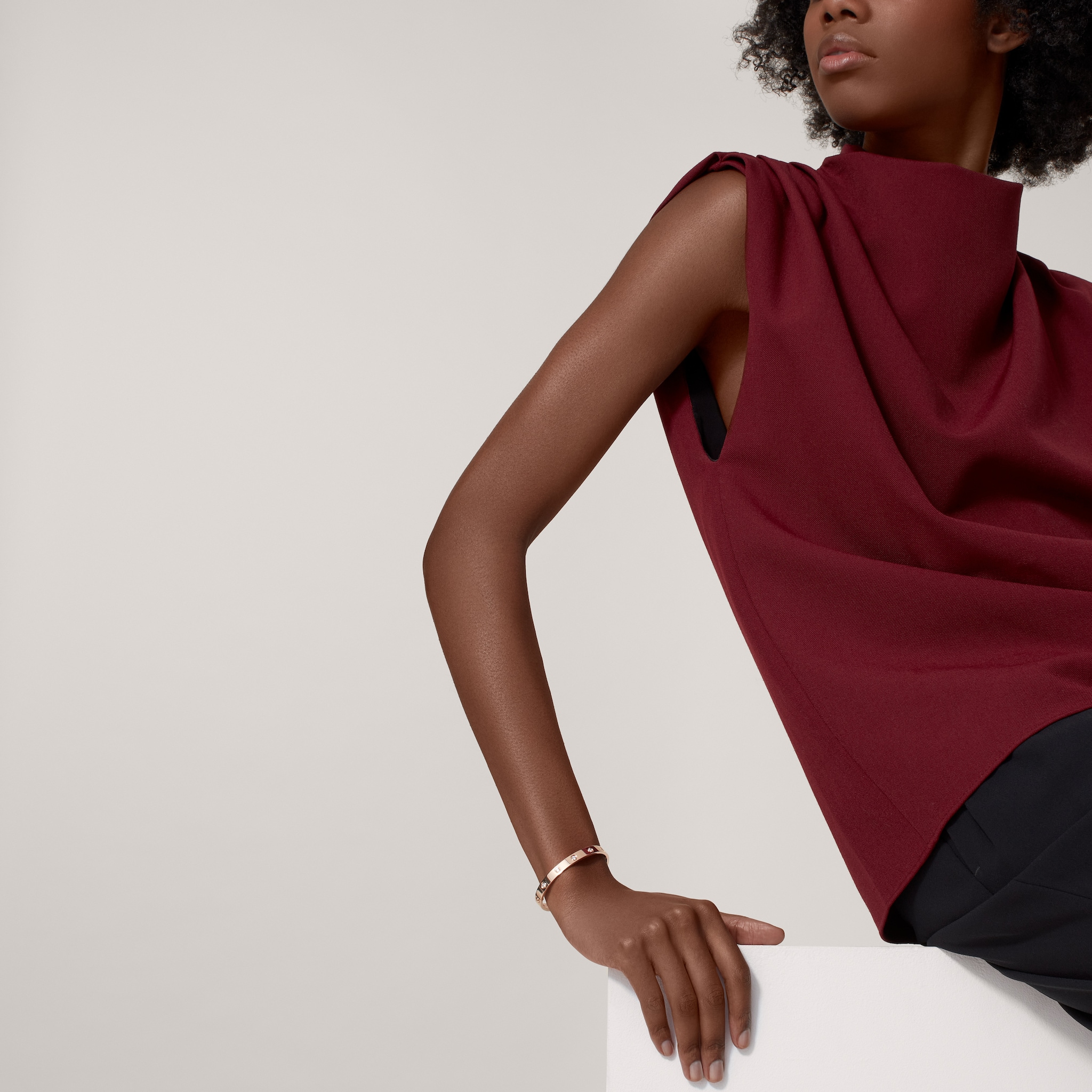 5 صورة ،سوار #LOVE#، موديل كلاسيكي، 10 ماسات، قفل يُغلق ببرغي