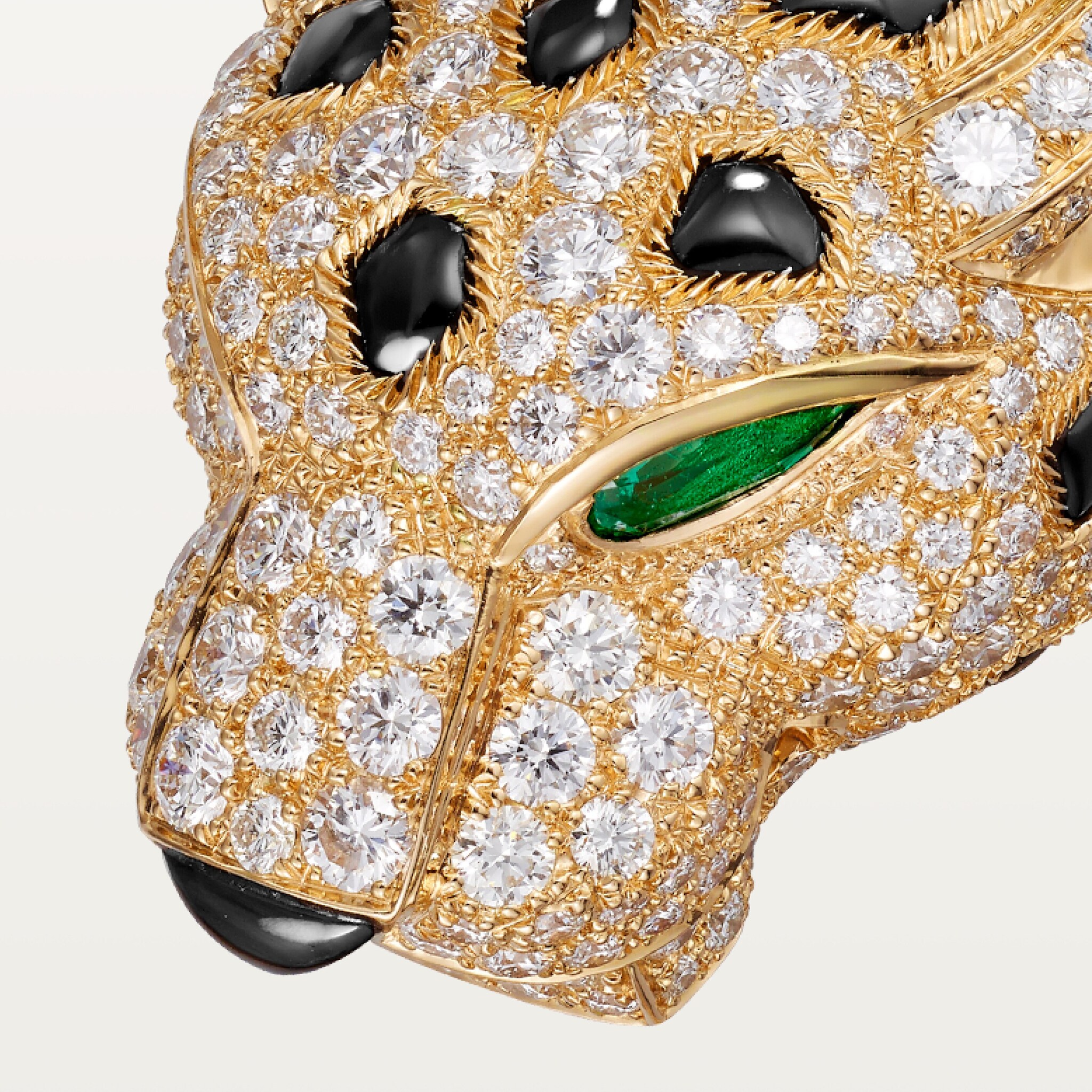 Panth&egrave;re de Cartier美洲豹手環，鋪鑲鑽石 