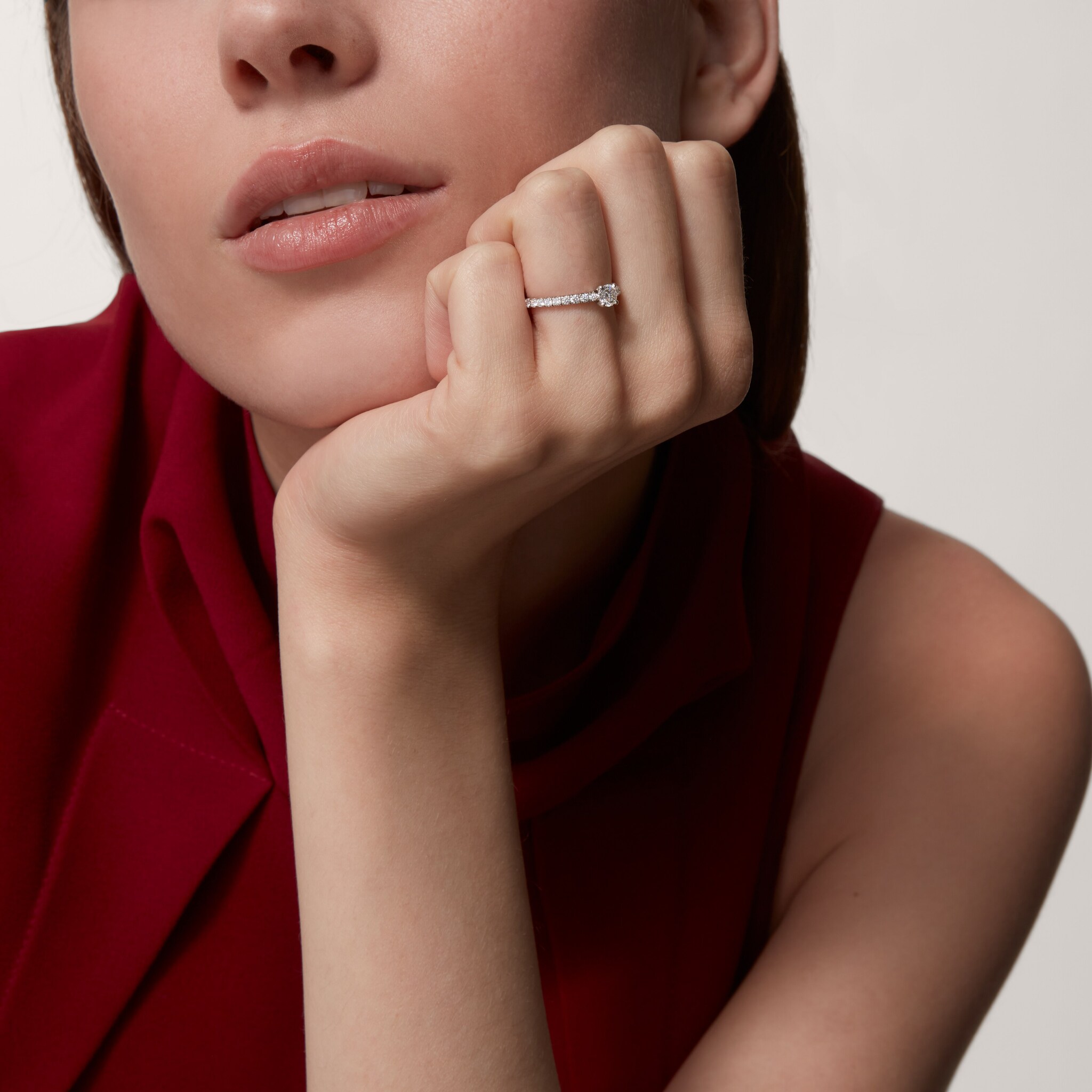 1895 solitaire, brilliant-cut diamond, paved 