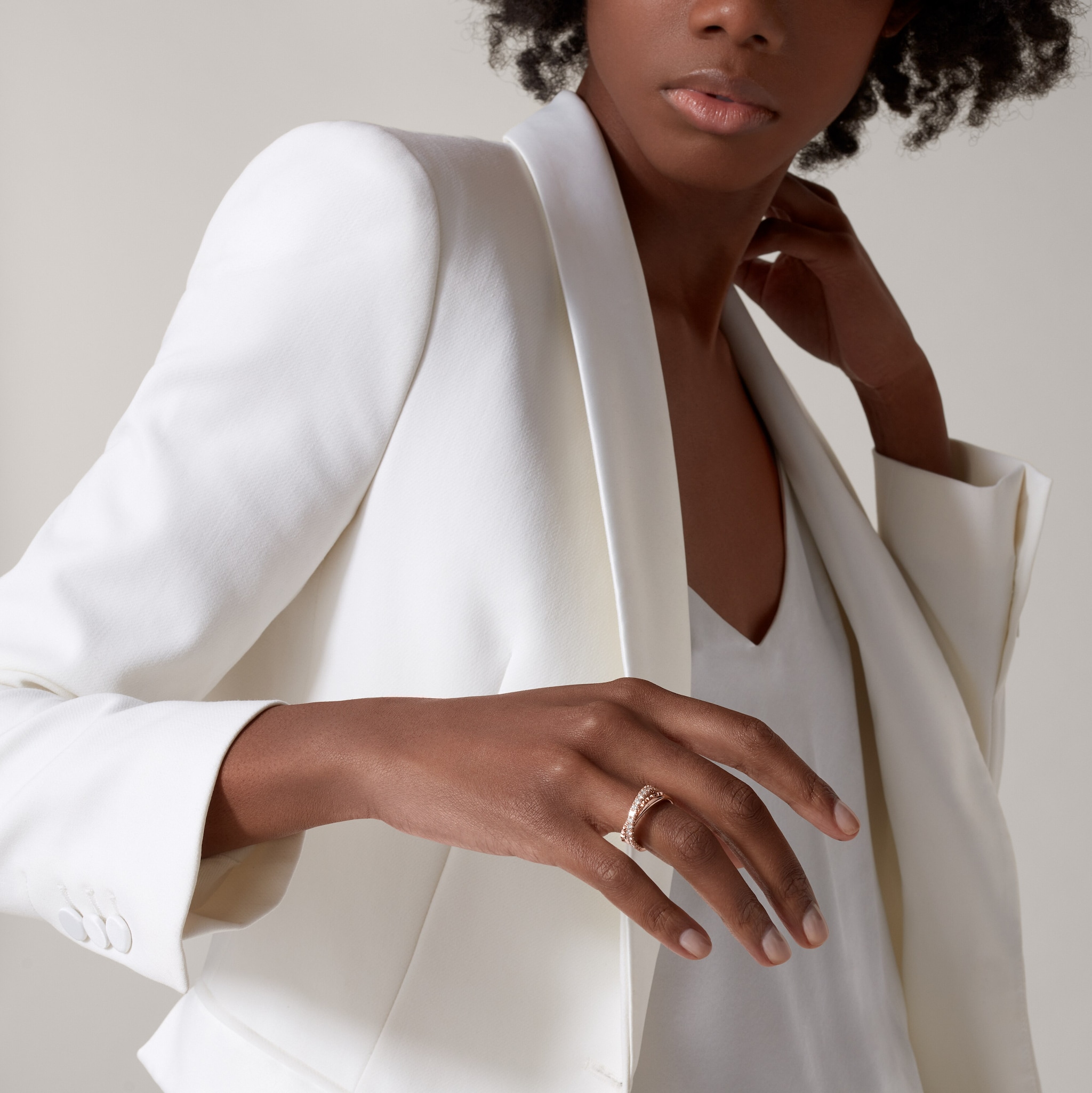 Etincelle de Cartier y&uuml;z&uuml;k, yarı pave