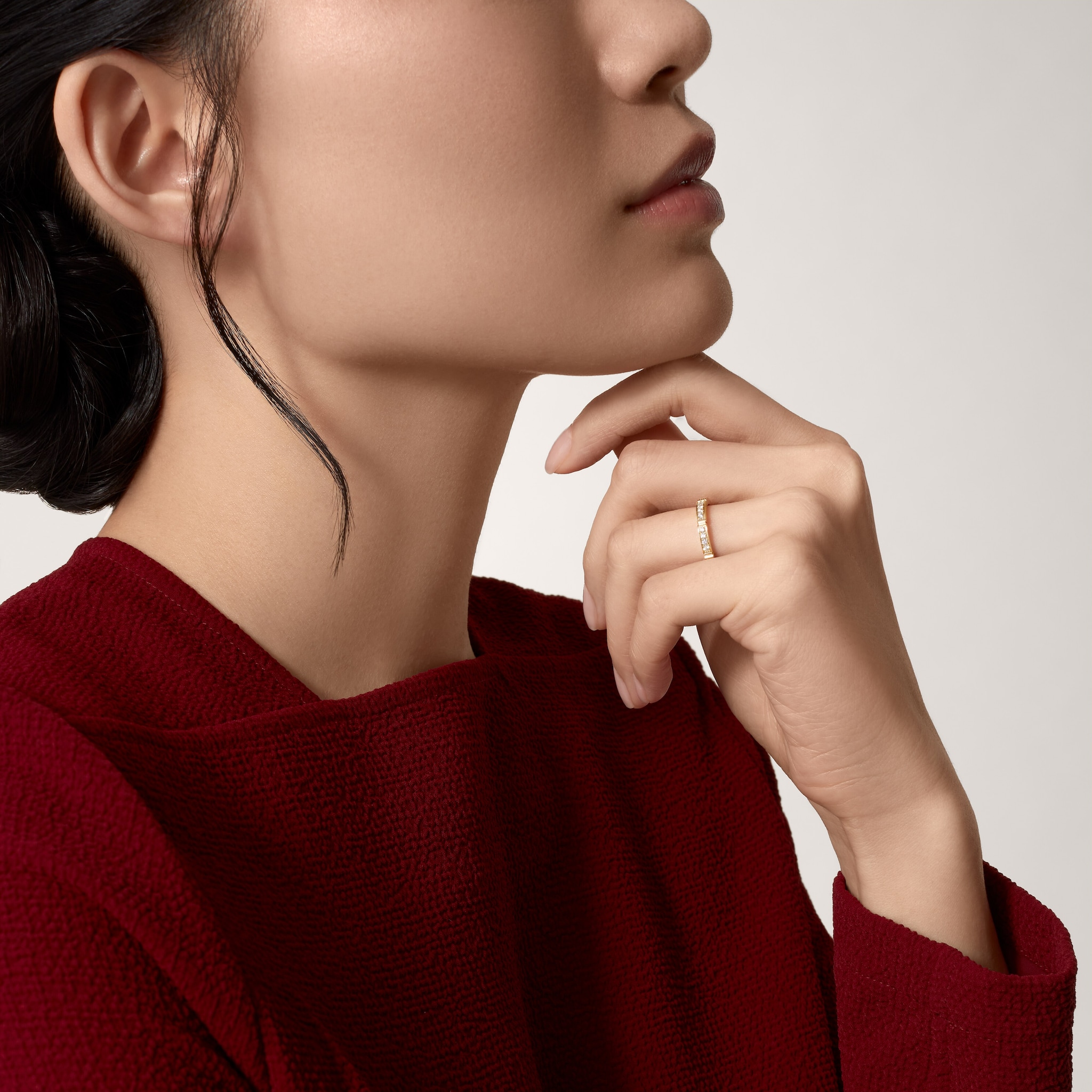 Maillon Panth&egrave;re wedding band, half-paved