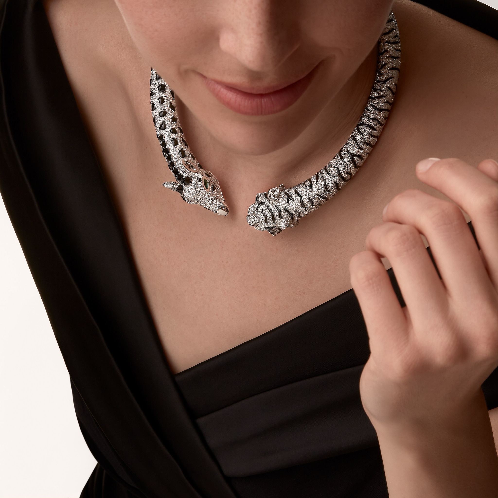 Indomptables de Cartier torque necklace, paved 