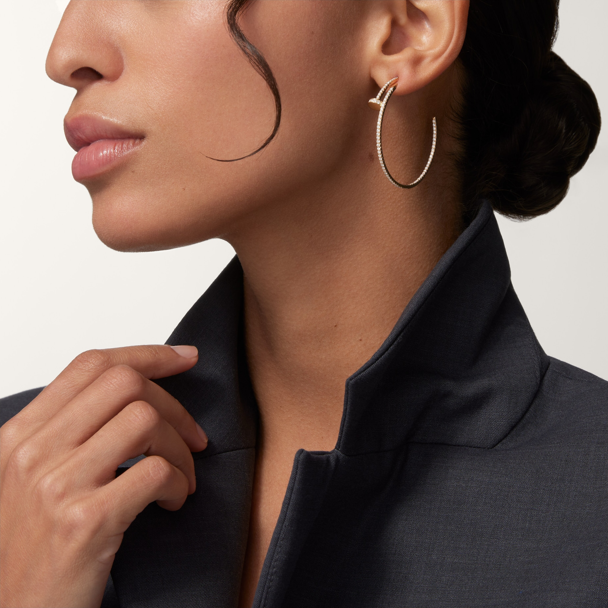 Juste un Clou hoop earrings, large model, paved
