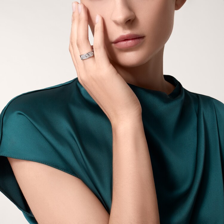 LOVE ring classic model paved 6 diamonds