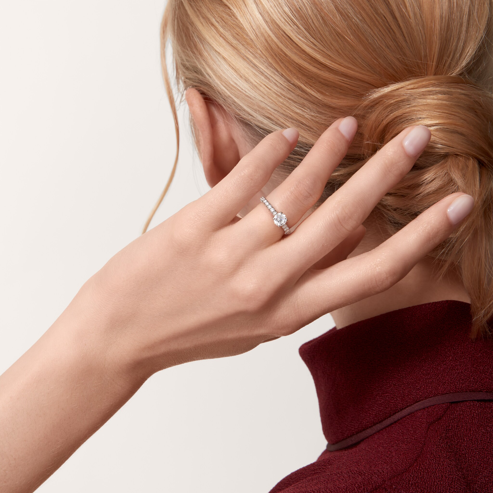 1895 solitaire, brilliant-cut diamond, paved 