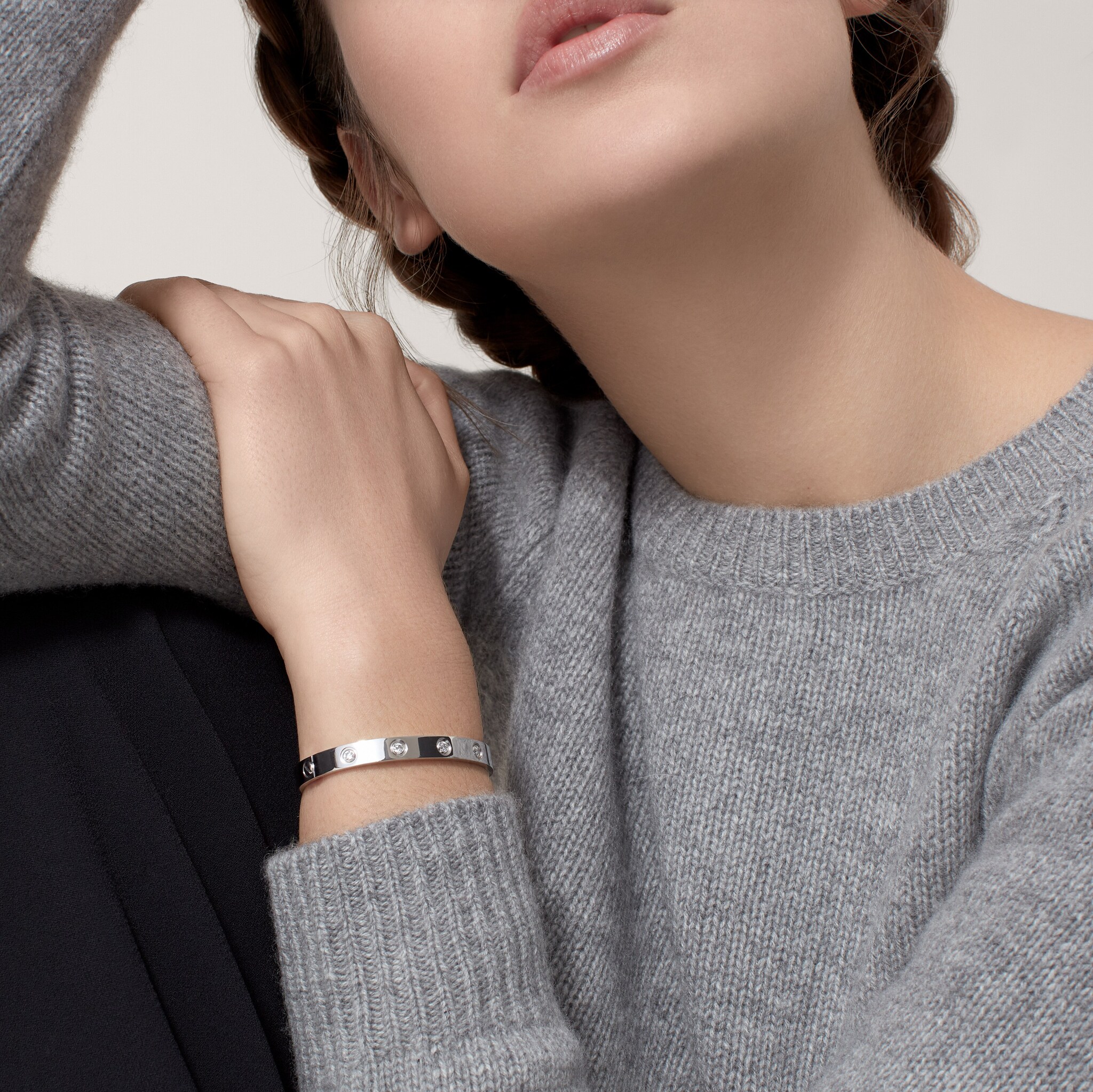 7 صورة ،سوار #LOVE#، موديل كلاسيكي، 10 ماسات، قفل يُغلق ببرغي