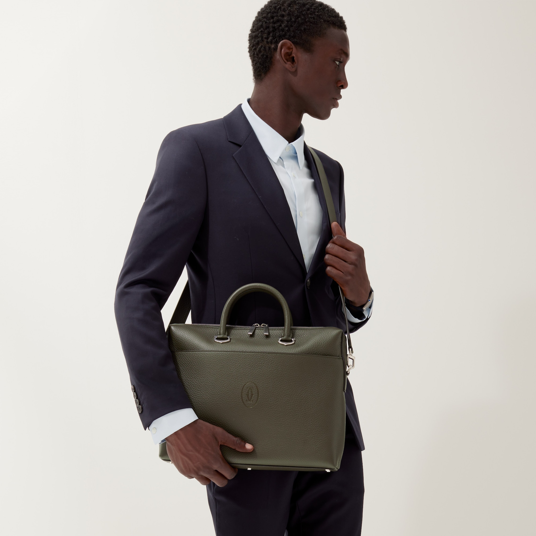 Small briefcase, Must