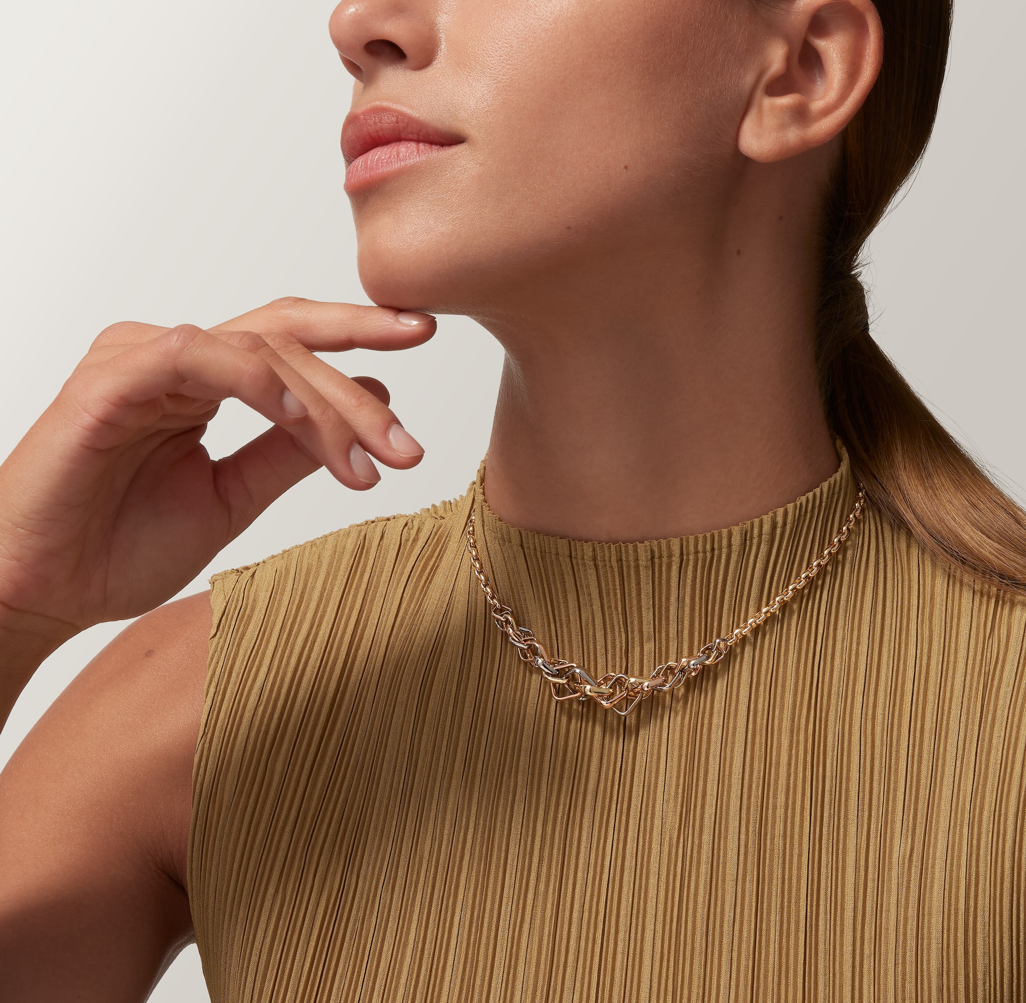 Trinity necklace, cushion-shaped, medium model, image 2