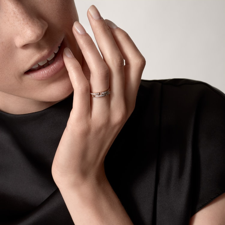 Maillon Panth re thin wedding band 2 half diamond paved rows