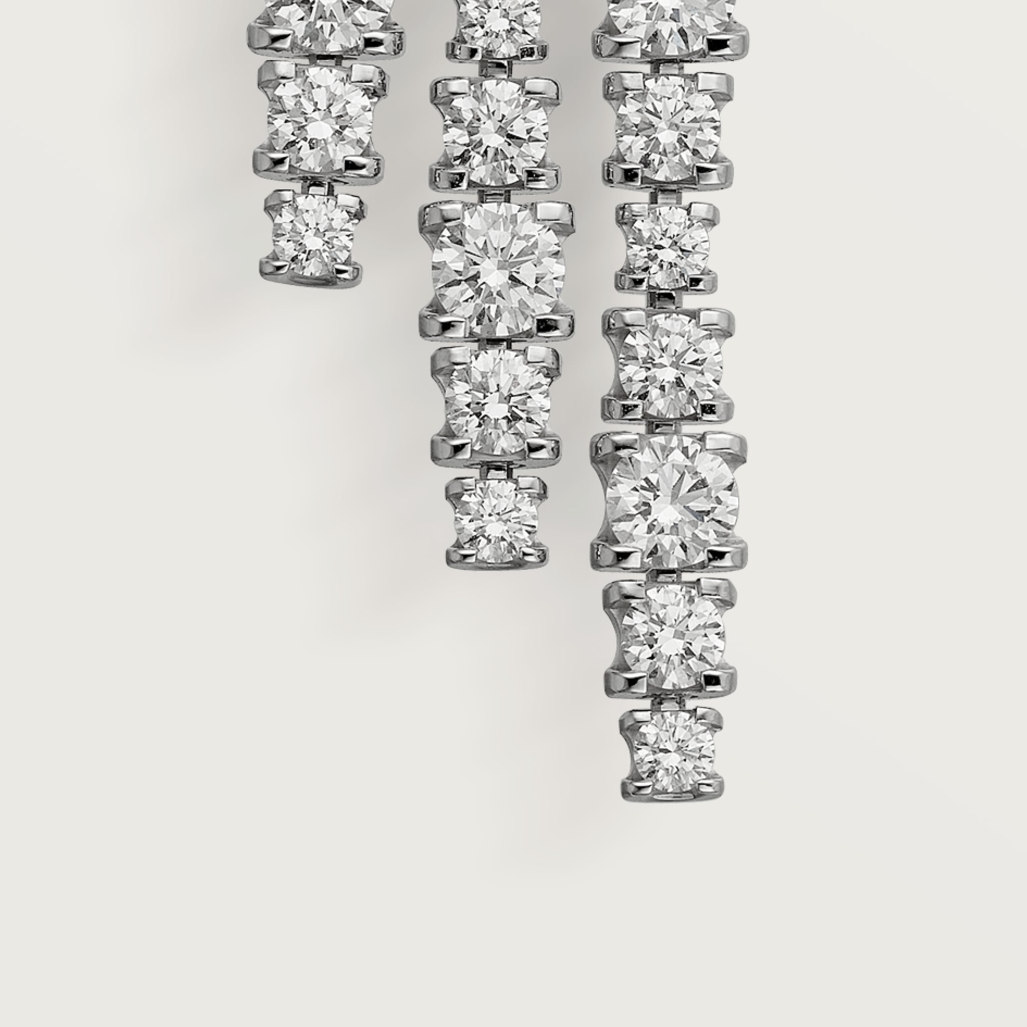 أقراط "لين إسّانسييل"، ماس بقطع بريانت الحديث البرّاق