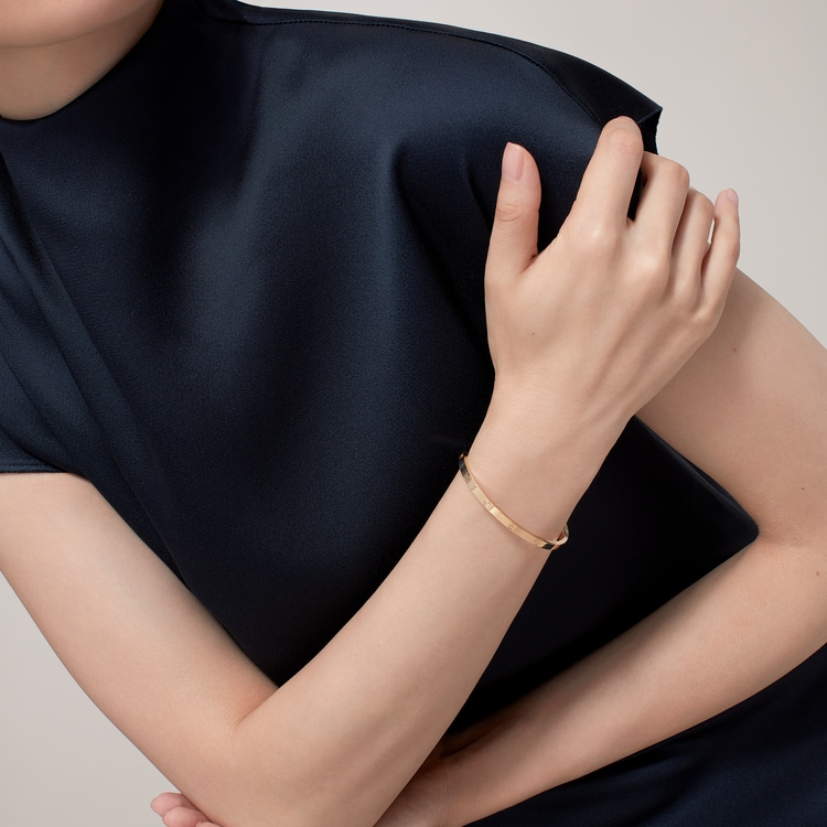 Cartier love bracelet shape hotsell