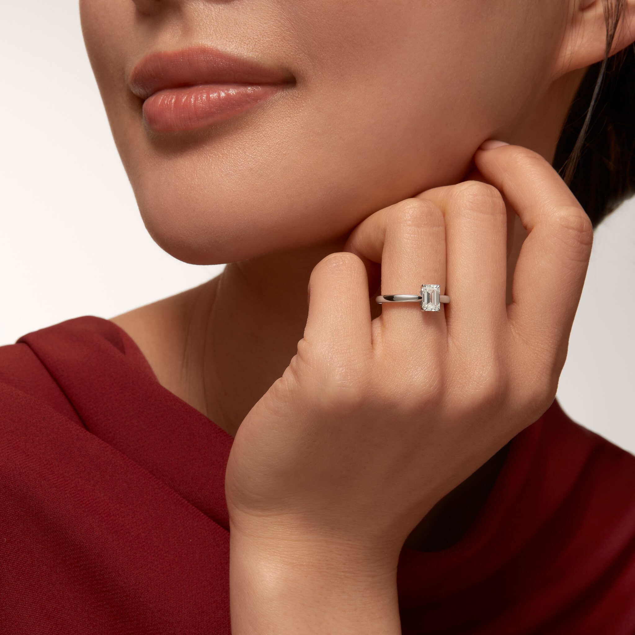 1895單鑽戒指，祖母綠形切割鑽石