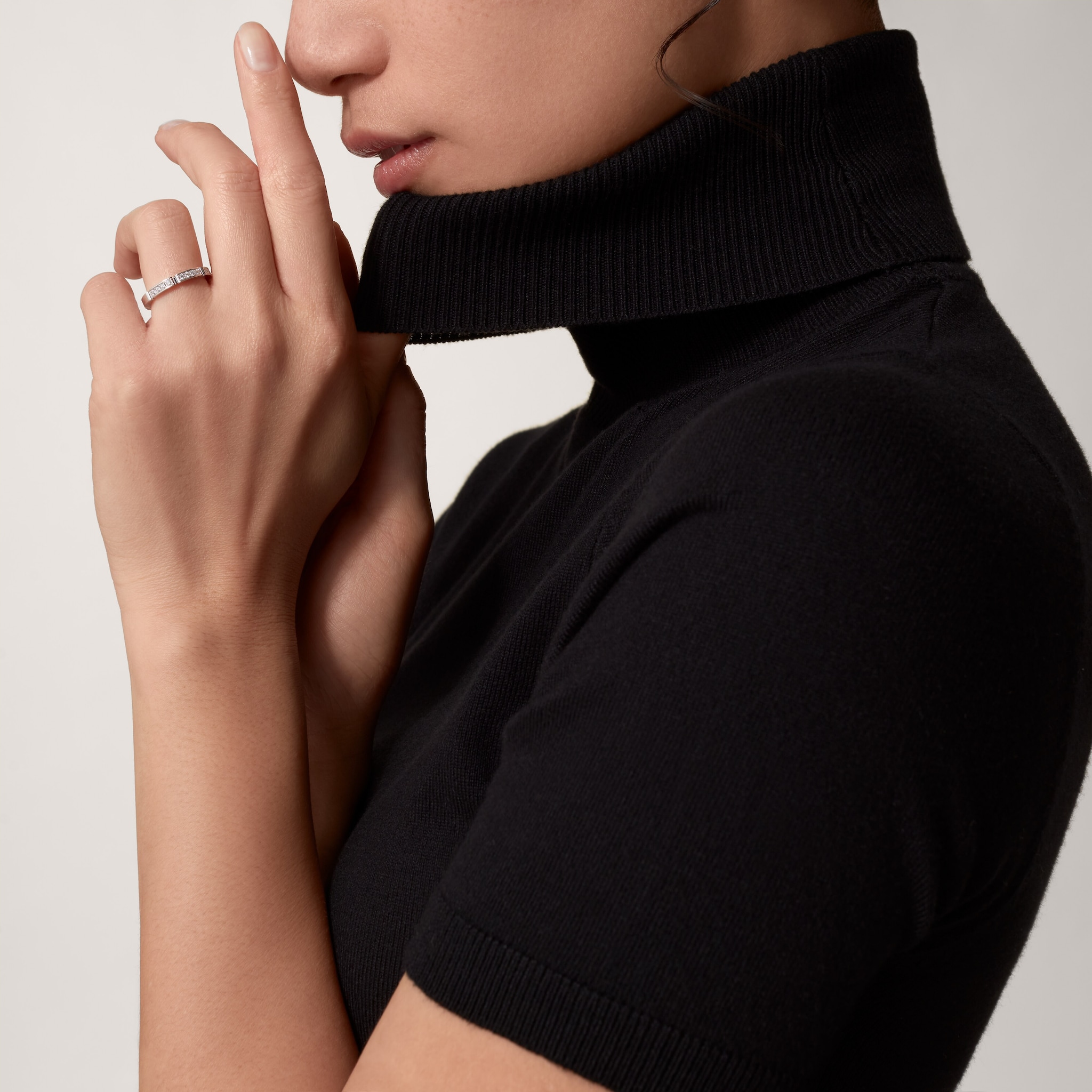 Maillon Panth&egrave;re wedding band, half-paved