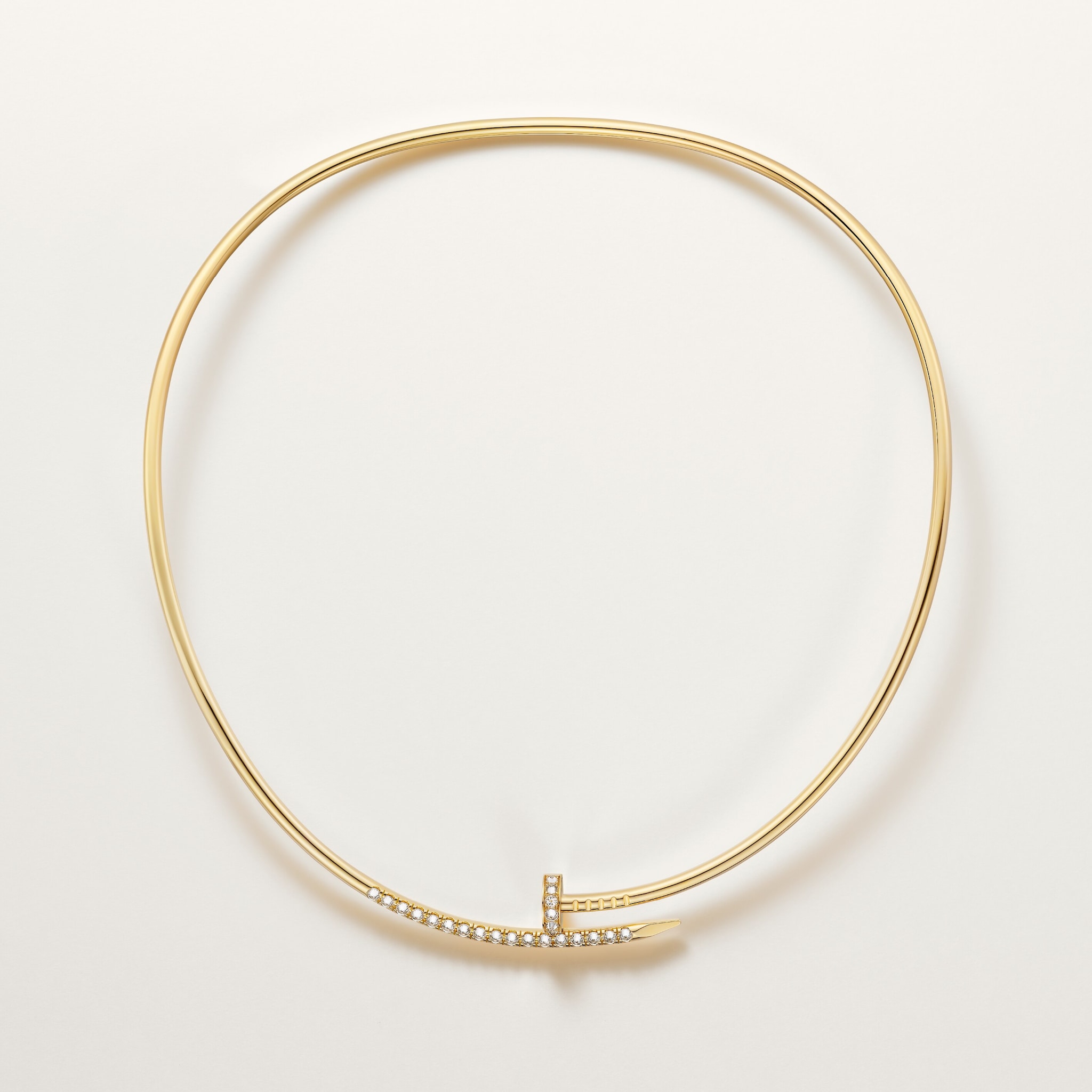 Collier torque Juste un Clou, petit mod&egrave;le, diamants serti invers&eacute;