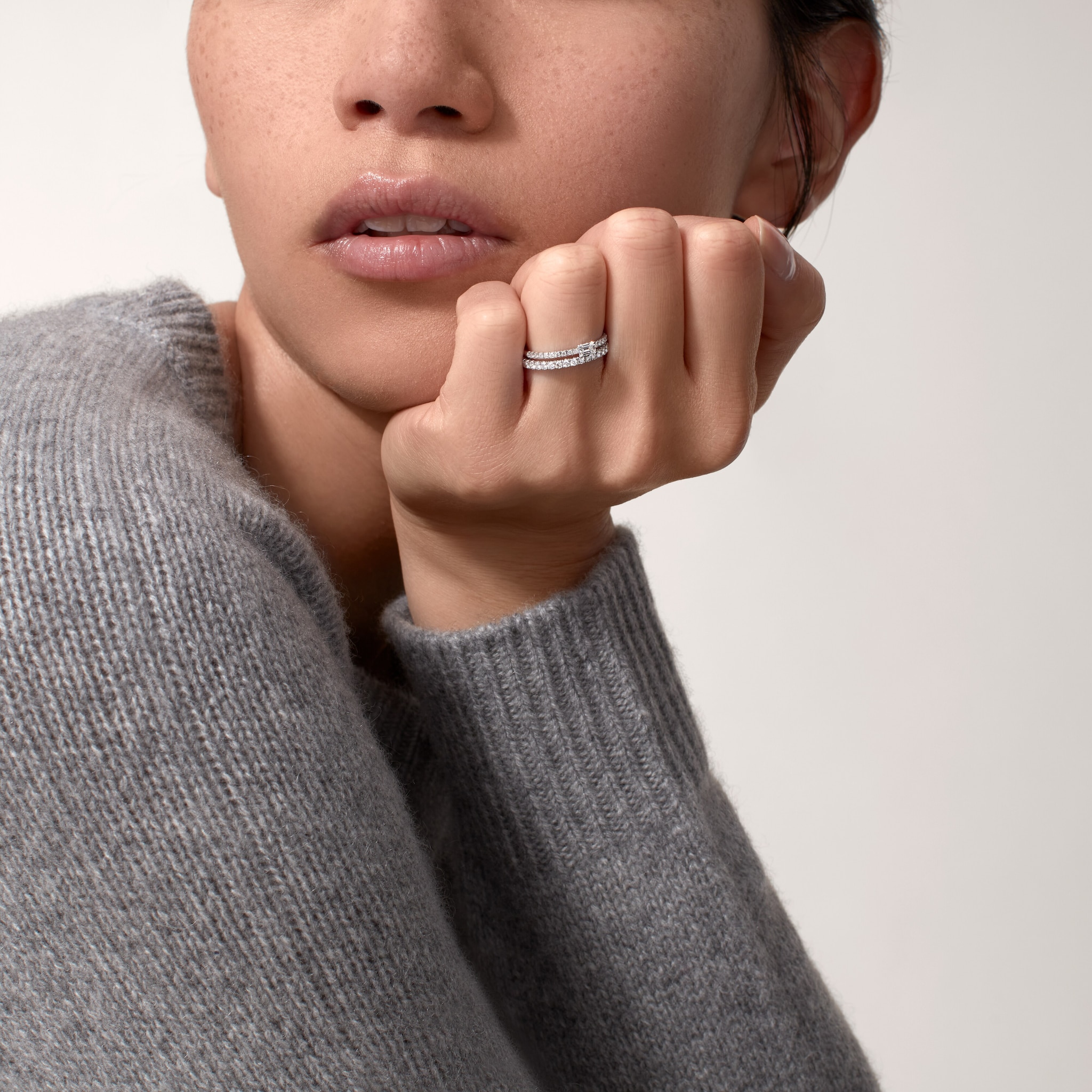 Etincelle de Cartier ring, emerald-cut diamond, paved