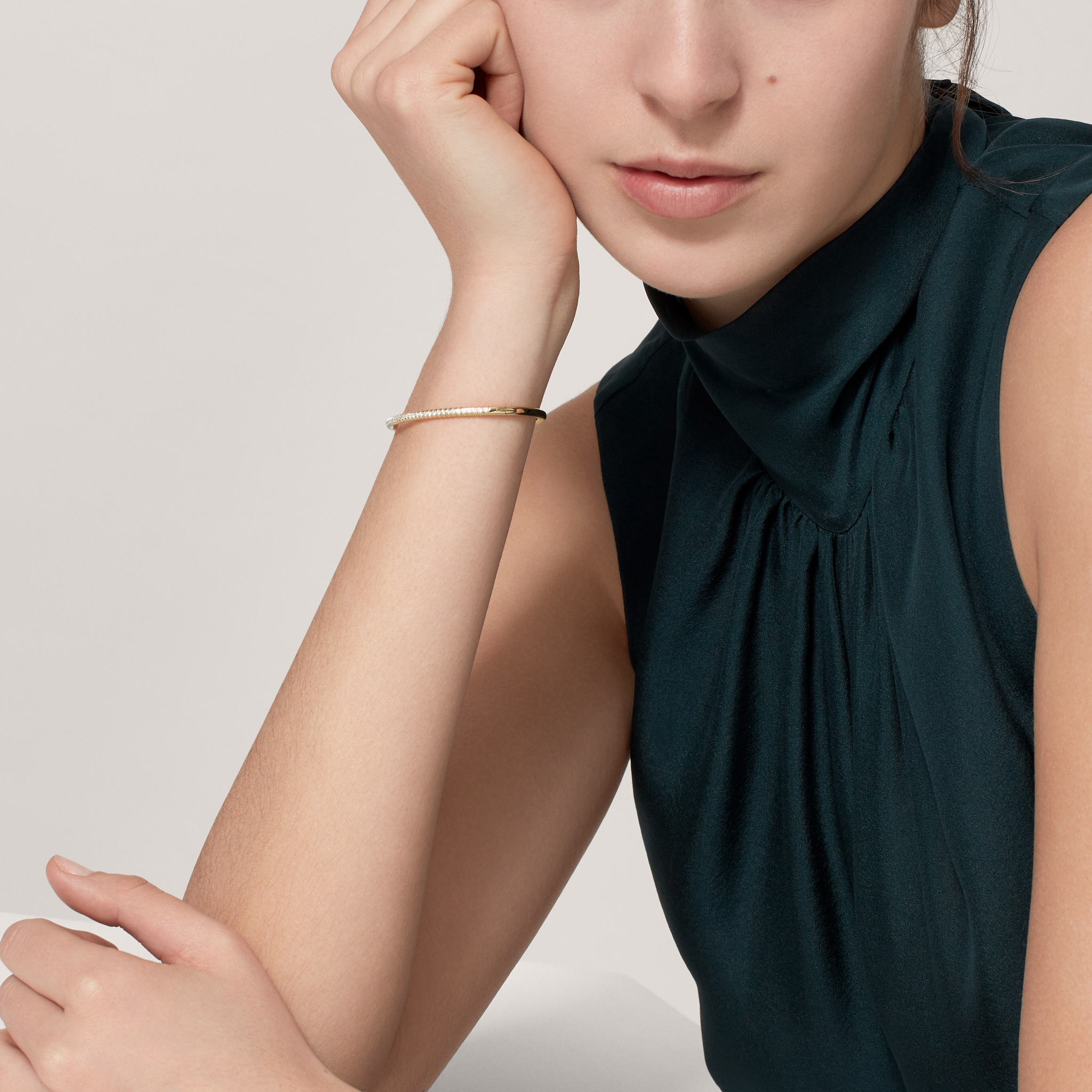 Etincelle de Cartier bracelet, half-paved