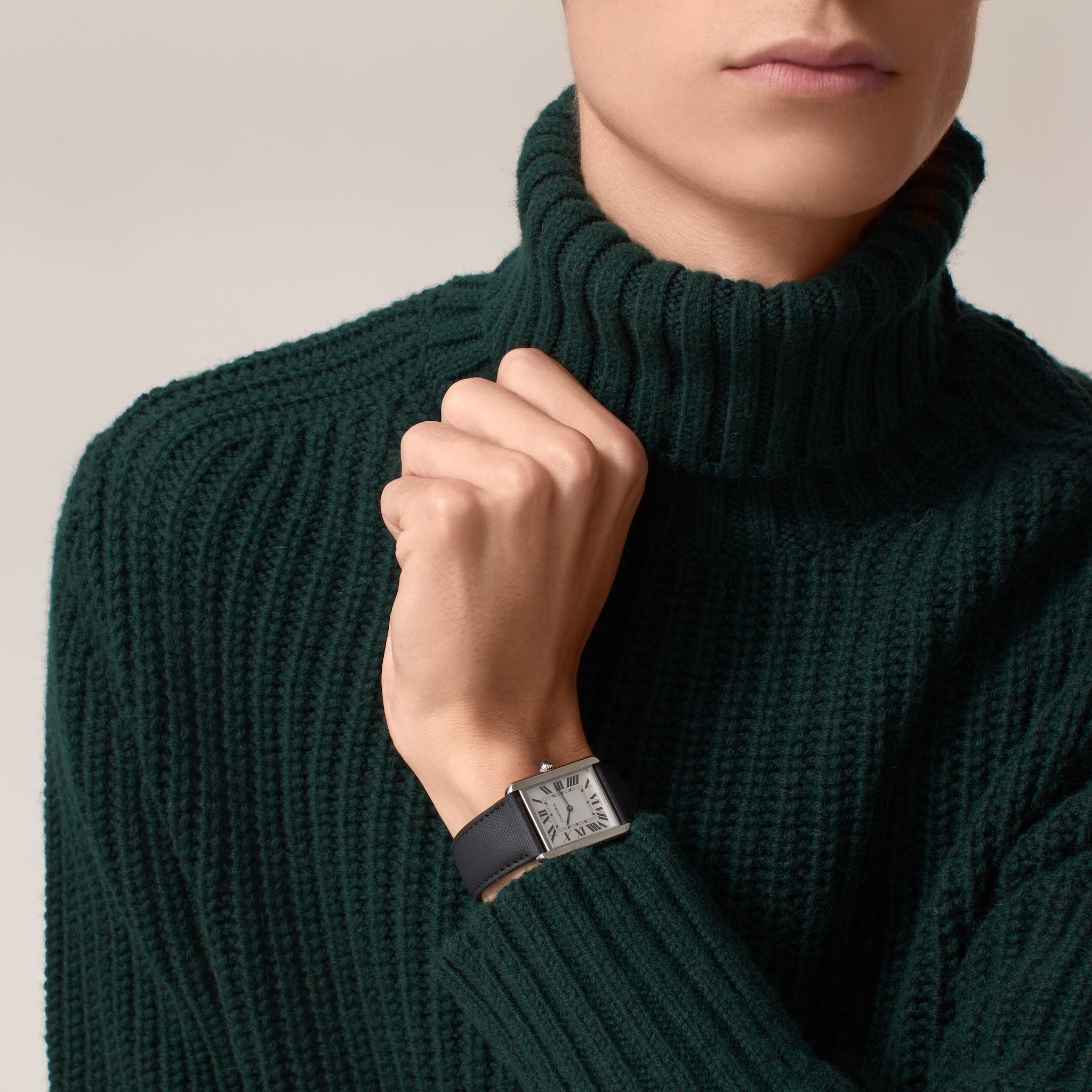 ساعة من مجموعة "تانك سولو"