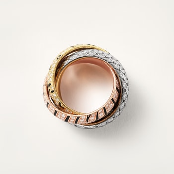 Trinity ring, lacquer, paved Trinity ring, lacquer, paved