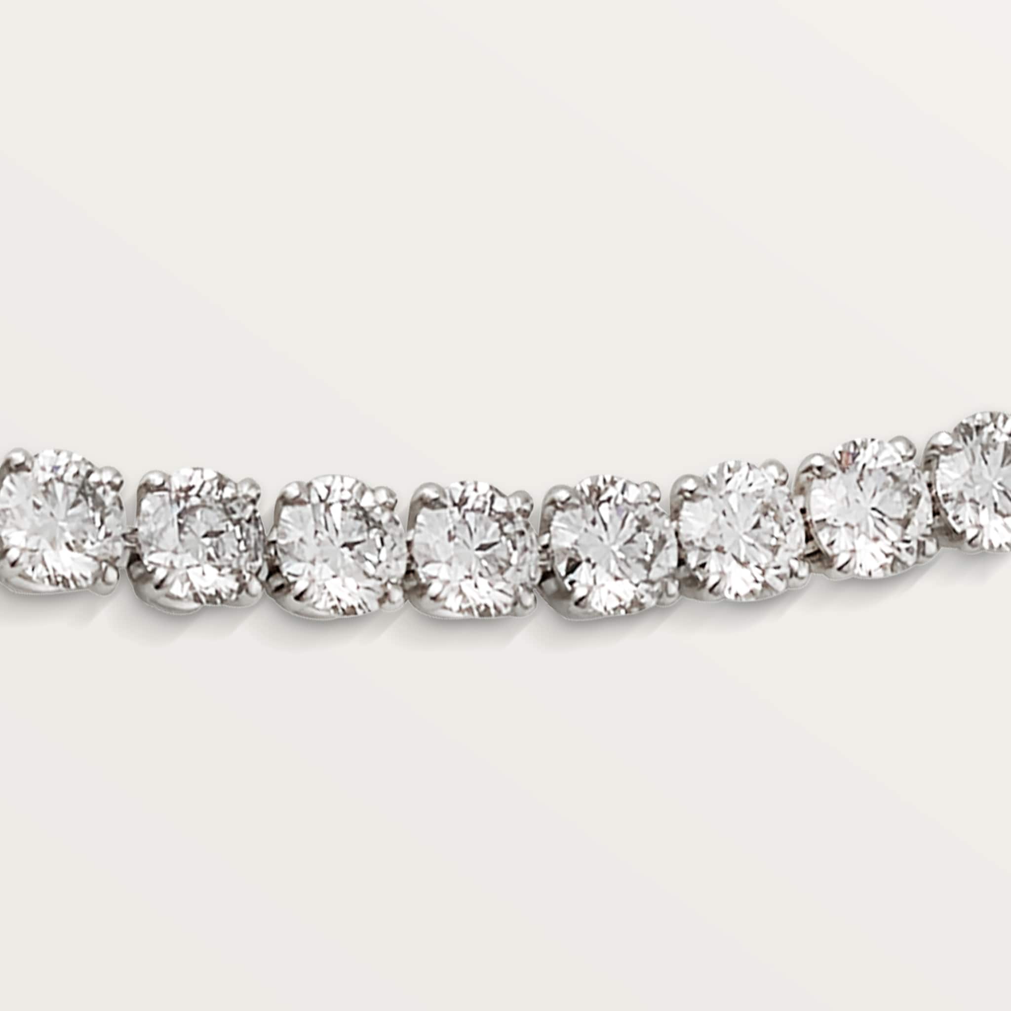 قلادة "لين إسّانسييل"، ماس بقطع بريانت الحديث البرّاق 